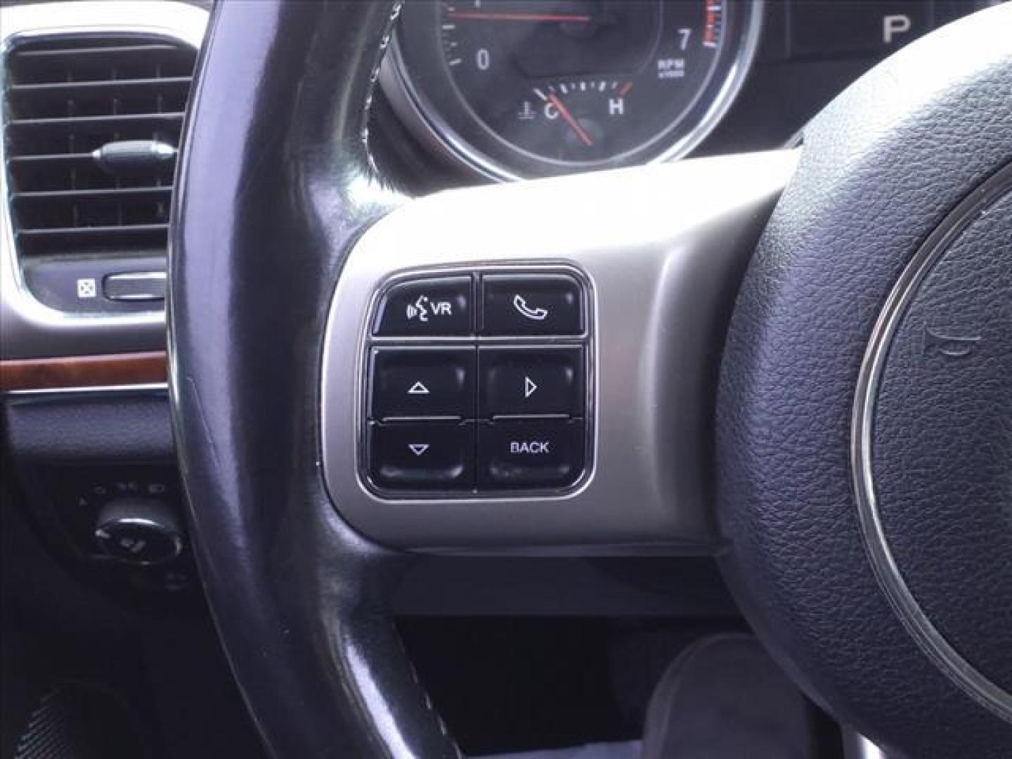 2011 Bright Silver Metallic Clear Coat Jeep Grand Cherokee Limited (1J4RR5GT4BC) with an 5.7L HEMI 5.7L V8 360hp 390ft. lbs. Sequential Multiport Fuel Injection engine, 5-Speed Automatic transmission, located at 1401 N. Hobart, Pampa, TX, 79065, (806) 665-9872, 35.549953, -100.975098 - Photo#6