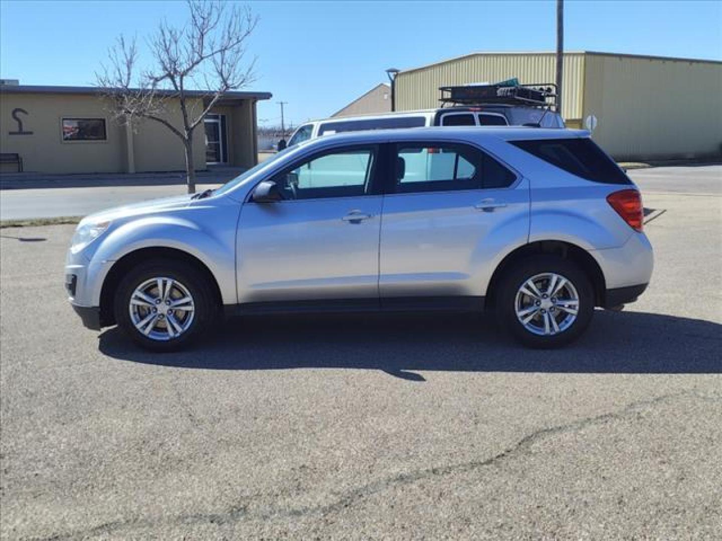 2015 Silver Ice Metallic Chevrolet Equinox LS (1GNALAEKXFZ) with an 2.4L 2.4L I4 182hp 172ft. lbs. Direct Injection engine, 6-Speed Shiftable Automatic transmission, located at 1401 N. Hobart, Pampa, TX, 79065, (806) 665-9872, 35.549953, -100.975098 - Photo#4