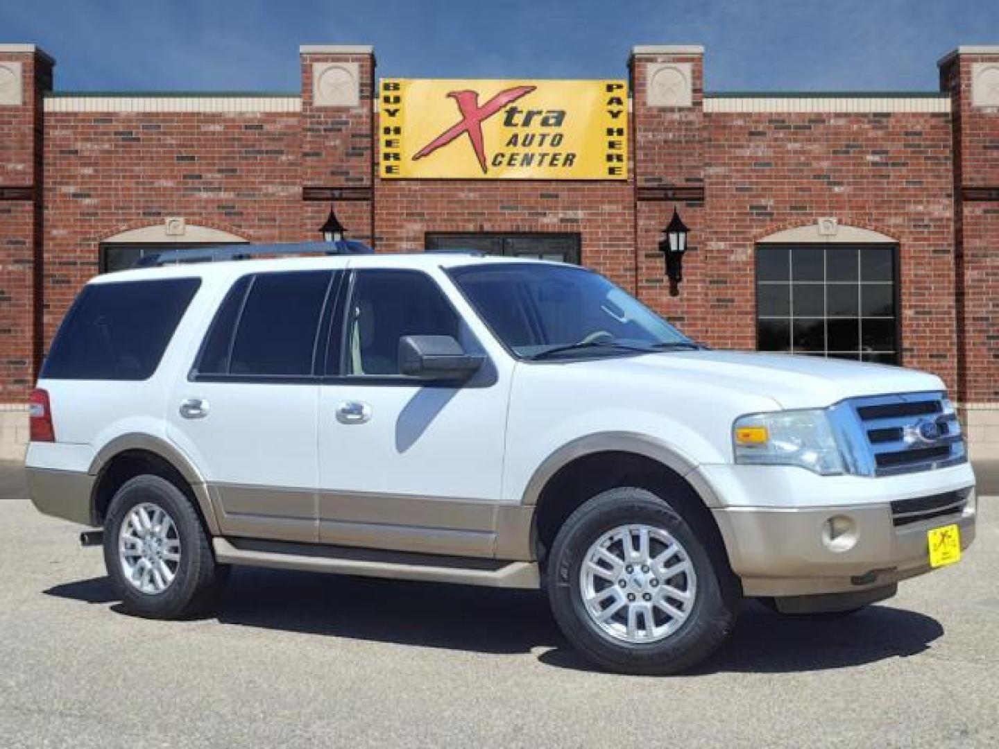 2013 White Platinum Metallic Tri-Coat Ford Expedition XLT (1FMJU1H56DE) with an 5.4L 5.4L Flex Fuel V8 310hp 365ft. lbs. Sequential Multiport Fuel Injection engine, 6-Speed Automatic transmission, located at 1401 N. Hobart, Pampa, TX, 79065, (806) 665-9872, 35.549953, -100.975098 - Photo#0