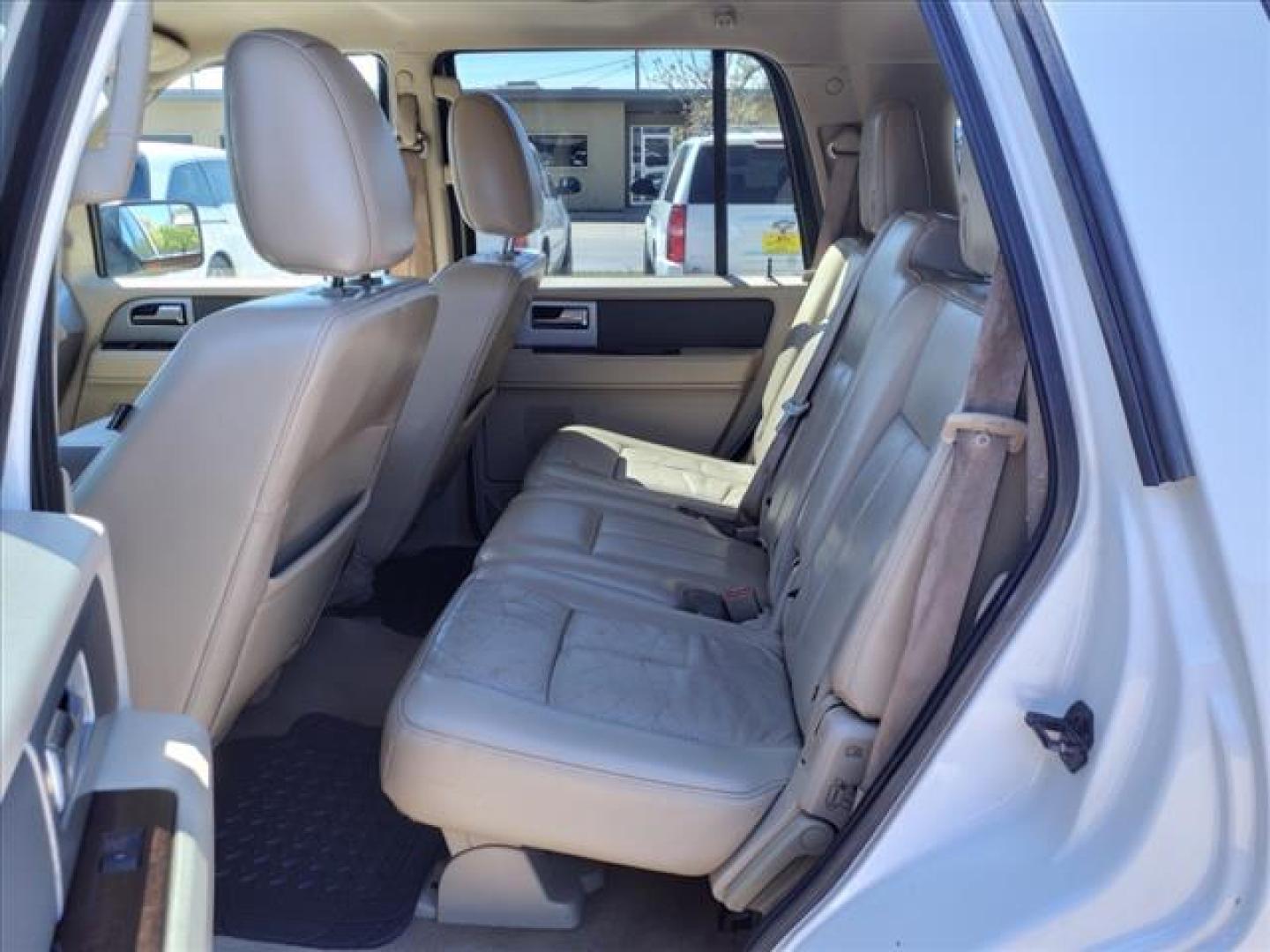 2013 White Platinum Metallic Tri-Coat Ford Expedition XLT (1FMJU1H56DE) with an 5.4L 5.4L Flex Fuel V8 310hp 365ft. lbs. Sequential Multiport Fuel Injection engine, 6-Speed Automatic transmission, located at 1401 N. Hobart, Pampa, TX, 79065, (806) 665-9872, 35.549953, -100.975098 - Photo#11