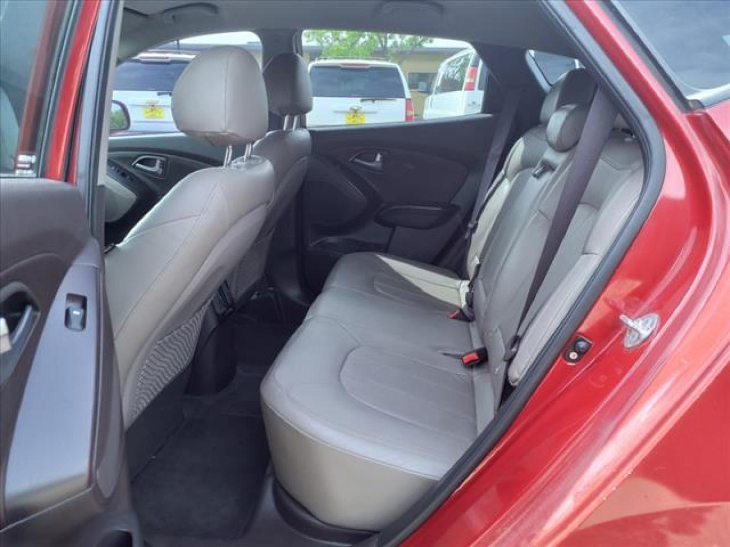 2014 Garnet Red Hyundai TUCSON Limited (KM8JUCAG2EU) with an 2.4L 2.4L I4 182hp 177ft. lbs. Direct Injection engine, 6-Speed Shiftable Automatic transmission, located at 1401 N. Hobart, Pampa, TX, 79065, (806) 665-9872, 35.549953, -100.975098 - Photo#12