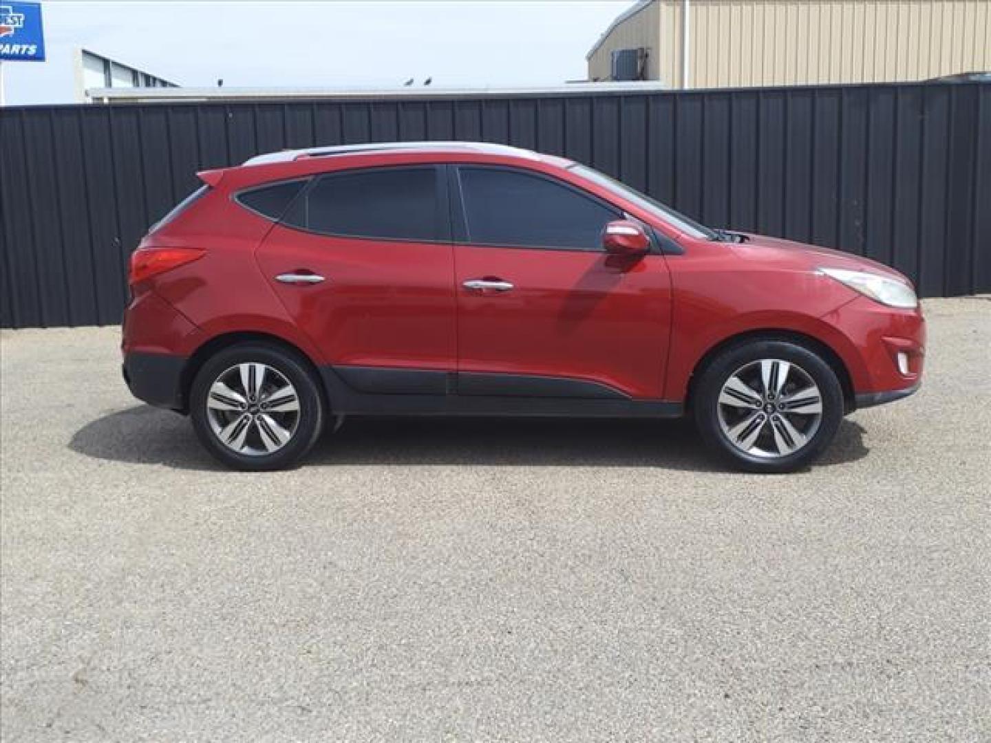 2014 Garnet Red Hyundai TUCSON Limited (KM8JUCAG2EU) with an 2.4L 2.4L I4 182hp 177ft. lbs. Direct Injection engine, 6-Speed Shiftable Automatic transmission, located at 1401 N. Hobart, Pampa, TX, 79065, (806) 665-9872, 35.549953, -100.975098 - Photo#2