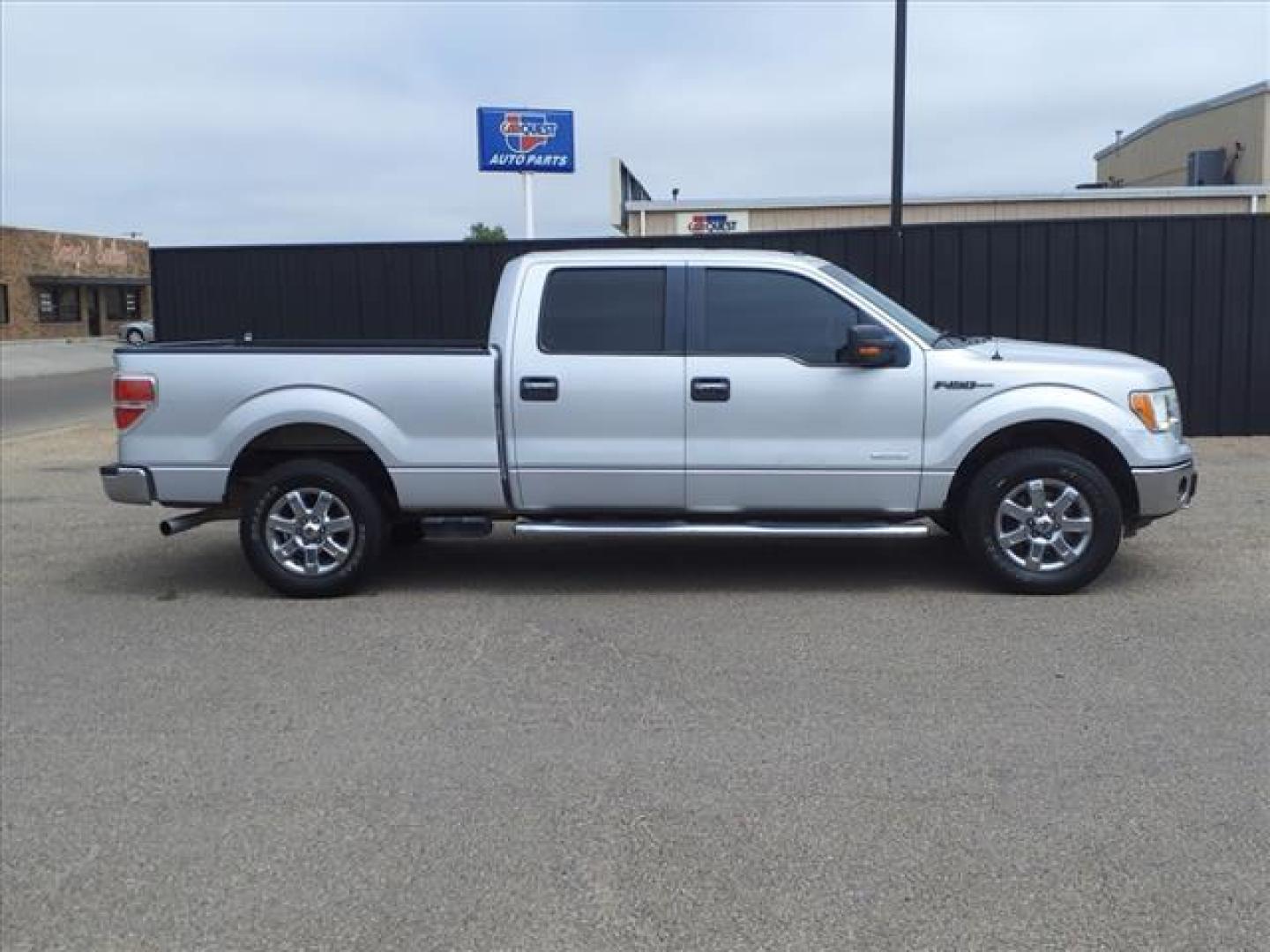 2014 Ingot Silver Metallic Ford F-150 XLT (1FTFW1ET2EK) with an 3.5L EcoBoost 3.5L Twin Turbo V6 365hp 420ft. lbs. Direct Injection engine, 6-Speed Automatic transmission, located at 1401 N. Hobart, Pampa, TX, 79065, (806) 665-9872, 35.549953, -100.975098 - Photo#2