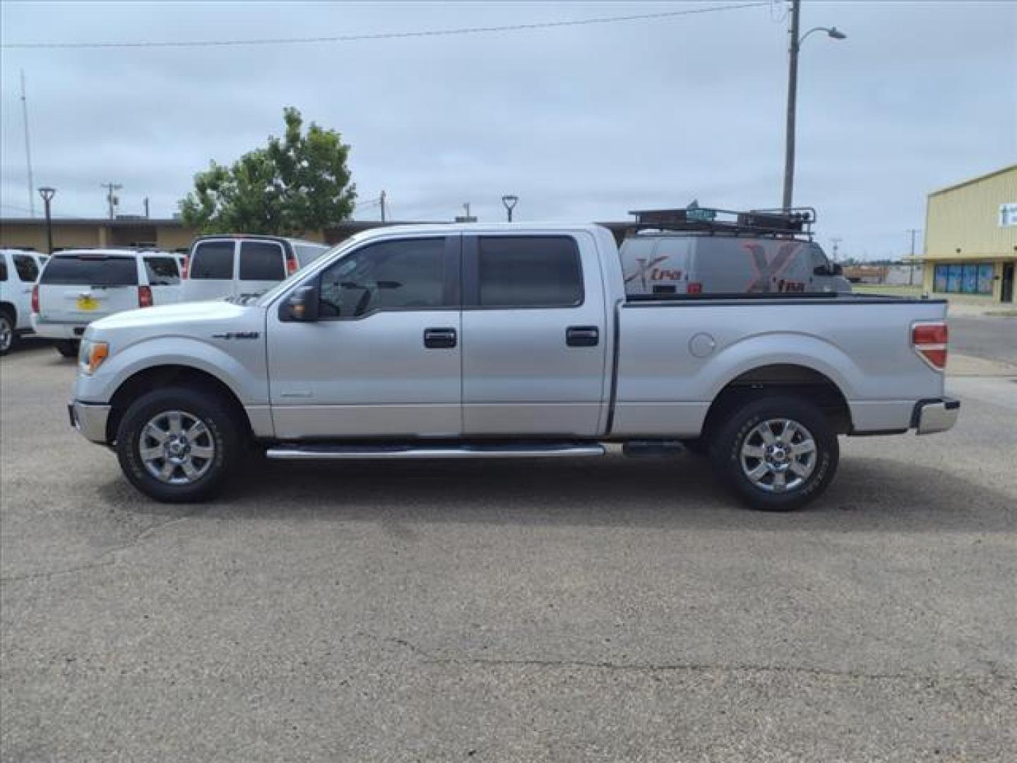 2014 Ingot Silver Metallic Ford F-150 XLT (1FTFW1ET2EK) with an 3.5L EcoBoost 3.5L Twin Turbo V6 365hp 420ft. lbs. Direct Injection engine, 6-Speed Automatic transmission, located at 1401 N. Hobart, Pampa, TX, 79065, (806) 665-9872, 35.549953, -100.975098 - Photo#4