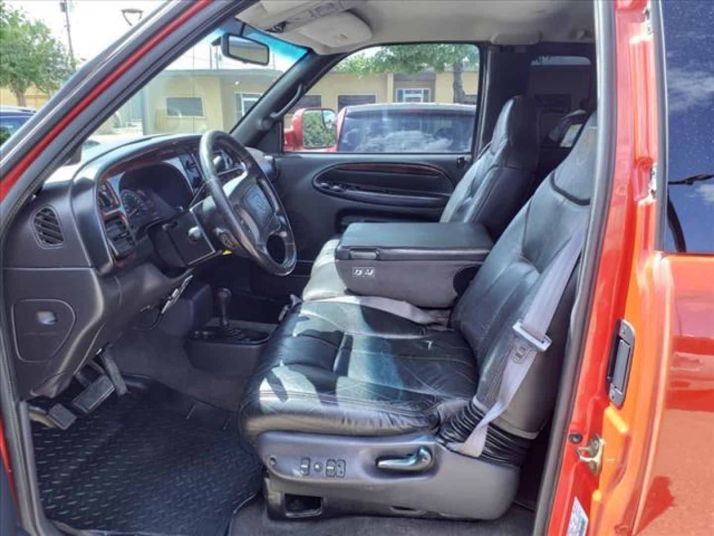 2001 Red Dodge Ram 2500 SLT (1B7KF23671J) with an 5.9L Cummins 5.9L Diesel Turbo I6 235hp 460ft. lbs. Direct Injection engine, 4-Speed Automatic transmission, located at 1401 N. Hobart, Pampa, TX, 79065, (806) 665-9872, 35.549953, -100.975098 - Photo#10