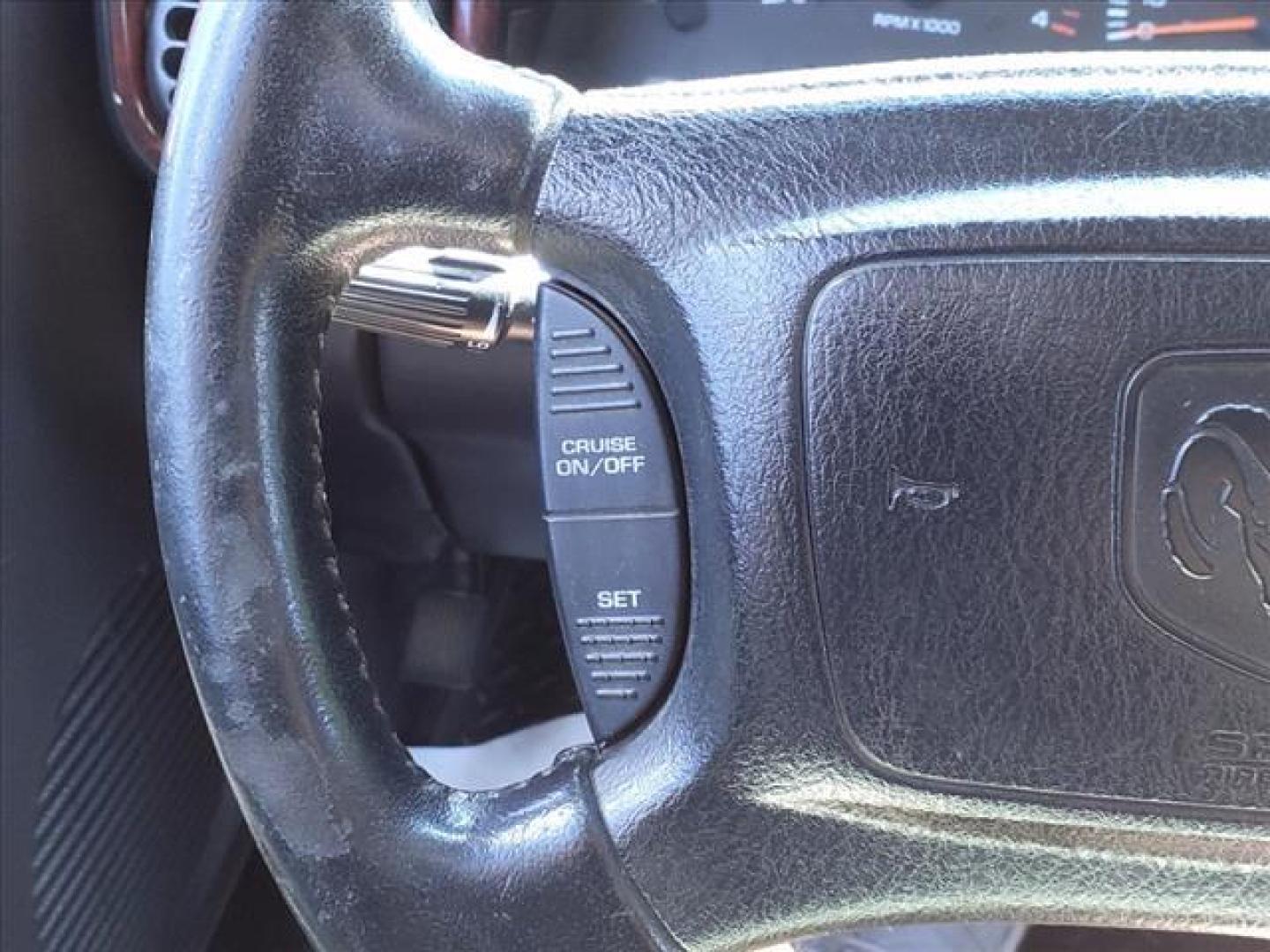 2001 Red Dodge Ram 2500 SLT (1B7KF23671J) with an 5.9L Cummins 5.9L Diesel Turbo I6 235hp 460ft. lbs. Direct Injection engine, 4-Speed Automatic transmission, located at 1401 N. Hobart, Pampa, TX, 79065, (806) 665-9872, 35.549953, -100.975098 - Photo#7