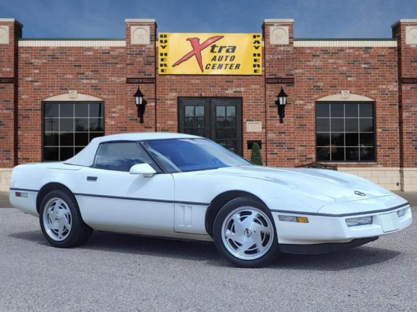 1988 White Chevrolet Corvette Base (1G1YY3186J5) with an 5.7L 5.7L V8 245hp 345ft. lbs. Fuel Injected engine, Automatic transmission, located at 1401 N. Hobart, Pampa, TX, 79065, (806) 665-9872, 35.549953, -100.975098 - Photo#0