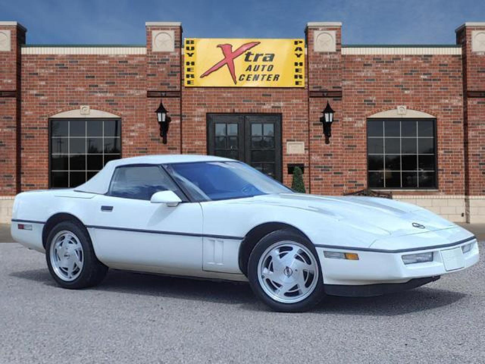 1988 White Chevrolet Corvette Base (1G1YY3186J5) with an 5.7L 5.7L V8 245hp 345ft. lbs. Fuel Injected engine, Automatic transmission, located at 1401 N. Hobart, Pampa, TX, 79065, (806) 665-9872, 35.549953, -100.975098 - Photo #0
