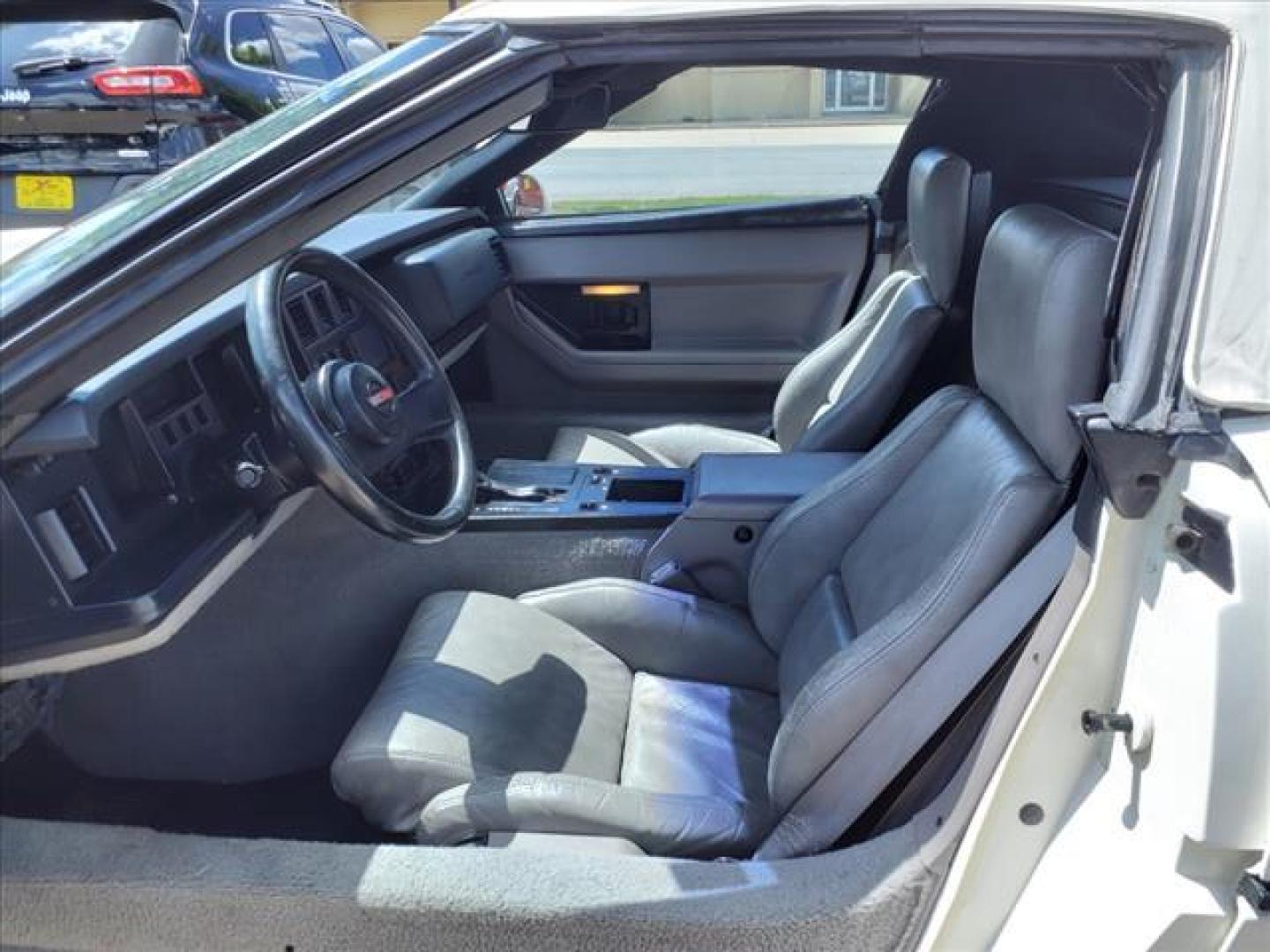 1988 White Chevrolet Corvette Base (1G1YY3186J5) with an 5.7L 5.7L V8 245hp 345ft. lbs. Fuel Injected engine, Automatic transmission, located at 1401 N. Hobart, Pampa, TX, 79065, (806) 665-9872, 35.549953, -100.975098 - Photo#10