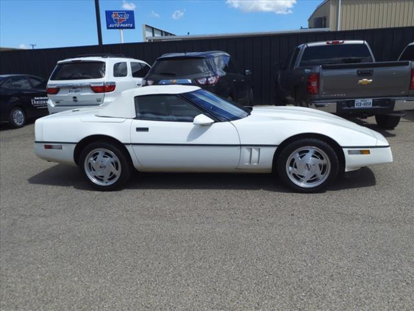 1988 White Chevrolet Corvette Base (1G1YY3186J5) with an 5.7L 5.7L V8 245hp 345ft. lbs. Fuel Injected engine, Automatic transmission, located at 1401 N. Hobart, Pampa, TX, 79065, (806) 665-9872, 35.549953, -100.975098 - Photo #2