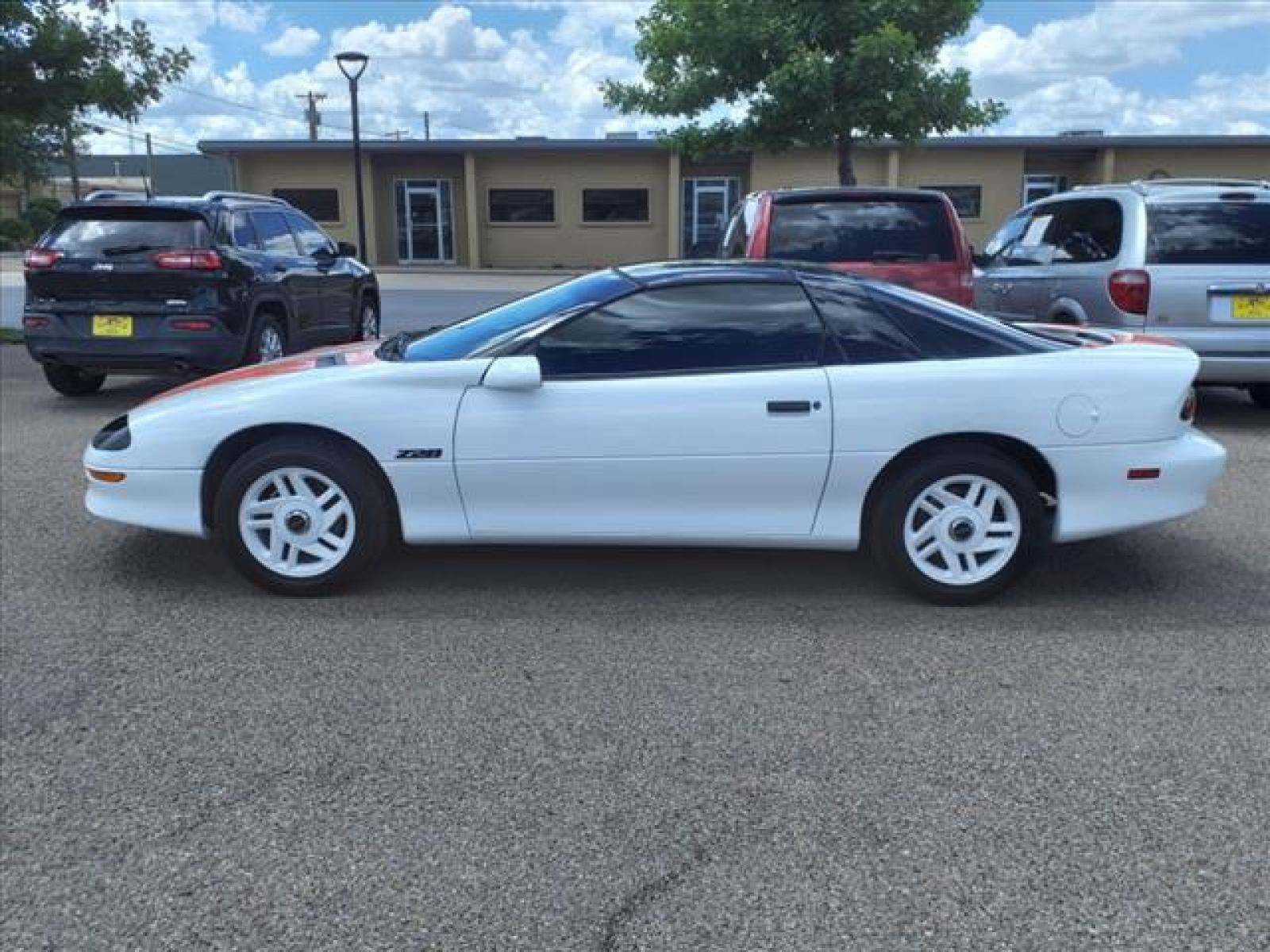 1994 Arctic White Chevrolet Camaro Z28 (2G1FP22P1R2) with an 5.7L 5L NA V8 overhead valves (OHV) 16V Fuel Injected engine, Automatic transmission, located at 1401 N. Hobart, Pampa, TX, 79065, (806) 665-9872, 35.549953, -100.975098 - Photo #4