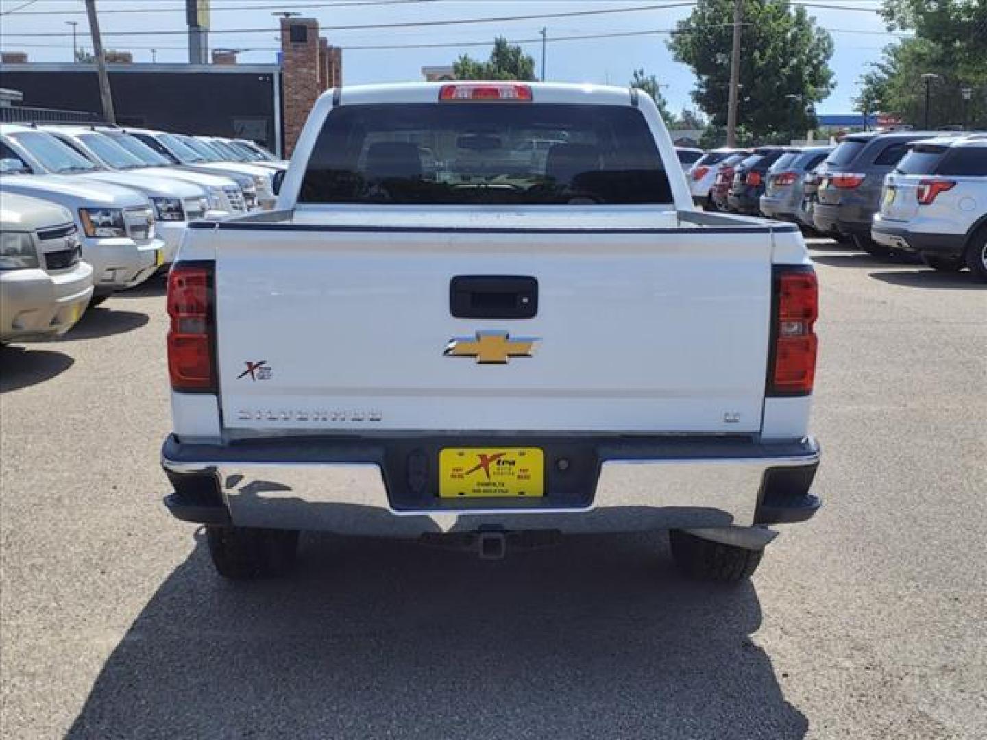 2018 Summit White Chevrolet Silverado 1500 LT (3GCUKREC7JG) with an 5.3L EcoTec3 5.3L V8 355hp 383ft. lbs. Direct Injection engine, 6-Speed Shiftable Automatic w/Overdrive transmission, located at 1401 N. Hobart, Pampa, TX, 79065, (806) 665-9872, 35.549953, -100.975098 - Photo#3