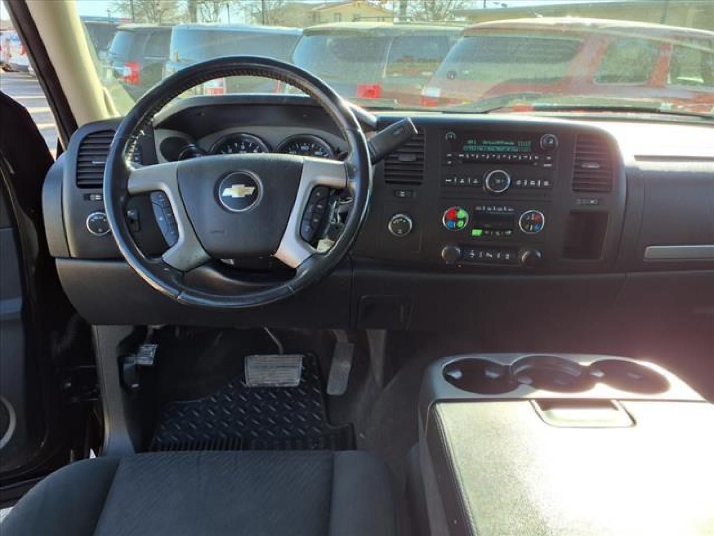 2012 Black 41u Chevrolet Silverado 1500 LT (1GCRKSE77CZ) with an 5.3L Vortec 5.3L Flex Fuel V8 315hp 335ft. lbs. Sequential-Port F.I. engine, 6-Speed Shiftable Automatic transmission, located at 1401 N. Hobart, Pampa, TX, 79065, (806) 665-9872, 35.549953, -100.975098 - Photo#9