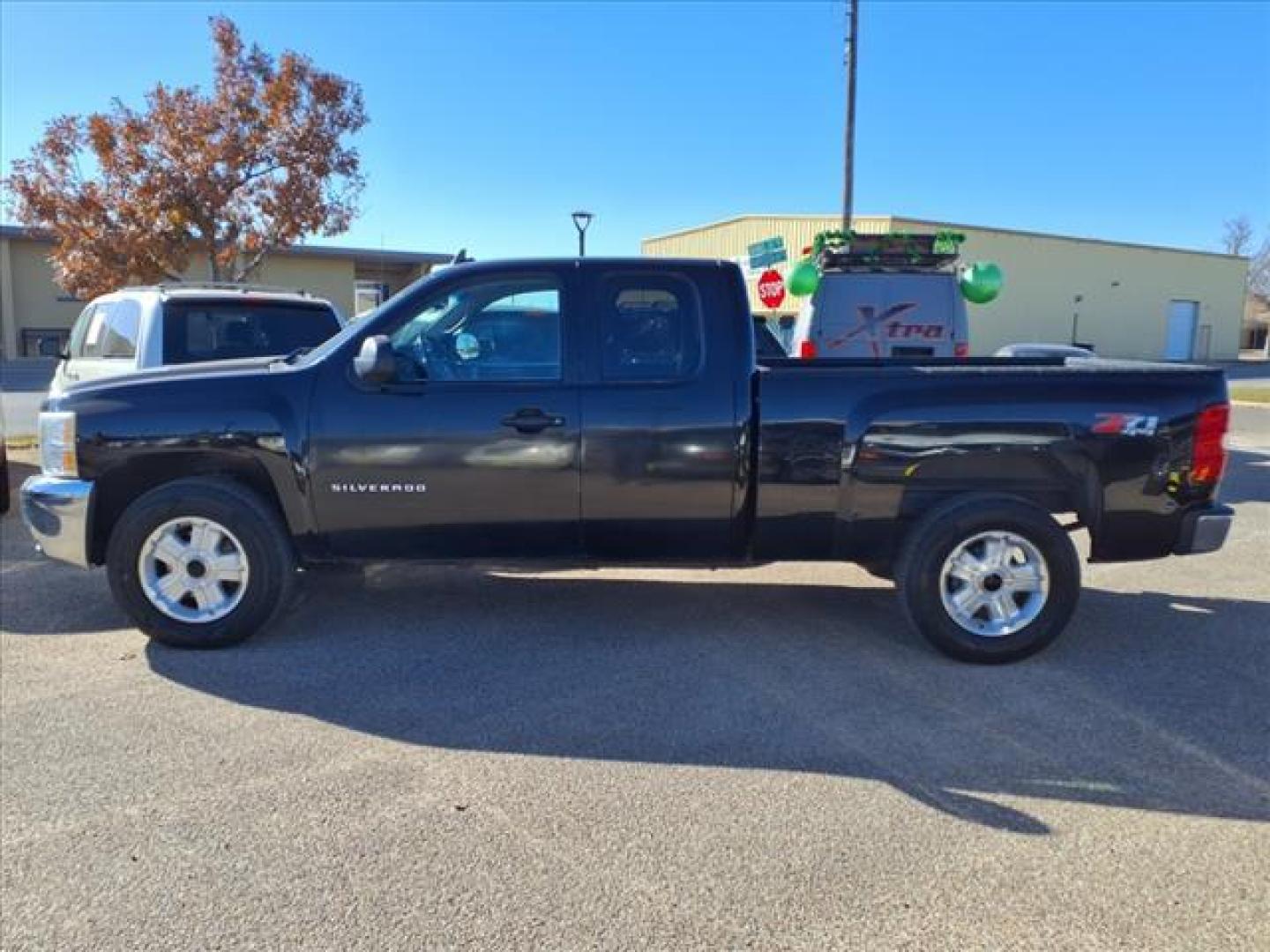 2012 Black 41u Chevrolet Silverado 1500 LT (1GCRKSE77CZ) with an 5.3L Vortec 5.3L Flex Fuel V8 315hp 335ft. lbs. Sequential-Port F.I. engine, 6-Speed Shiftable Automatic transmission, located at 1401 N. Hobart, Pampa, TX, 79065, (806) 665-9872, 35.549953, -100.975098 - Photo#4