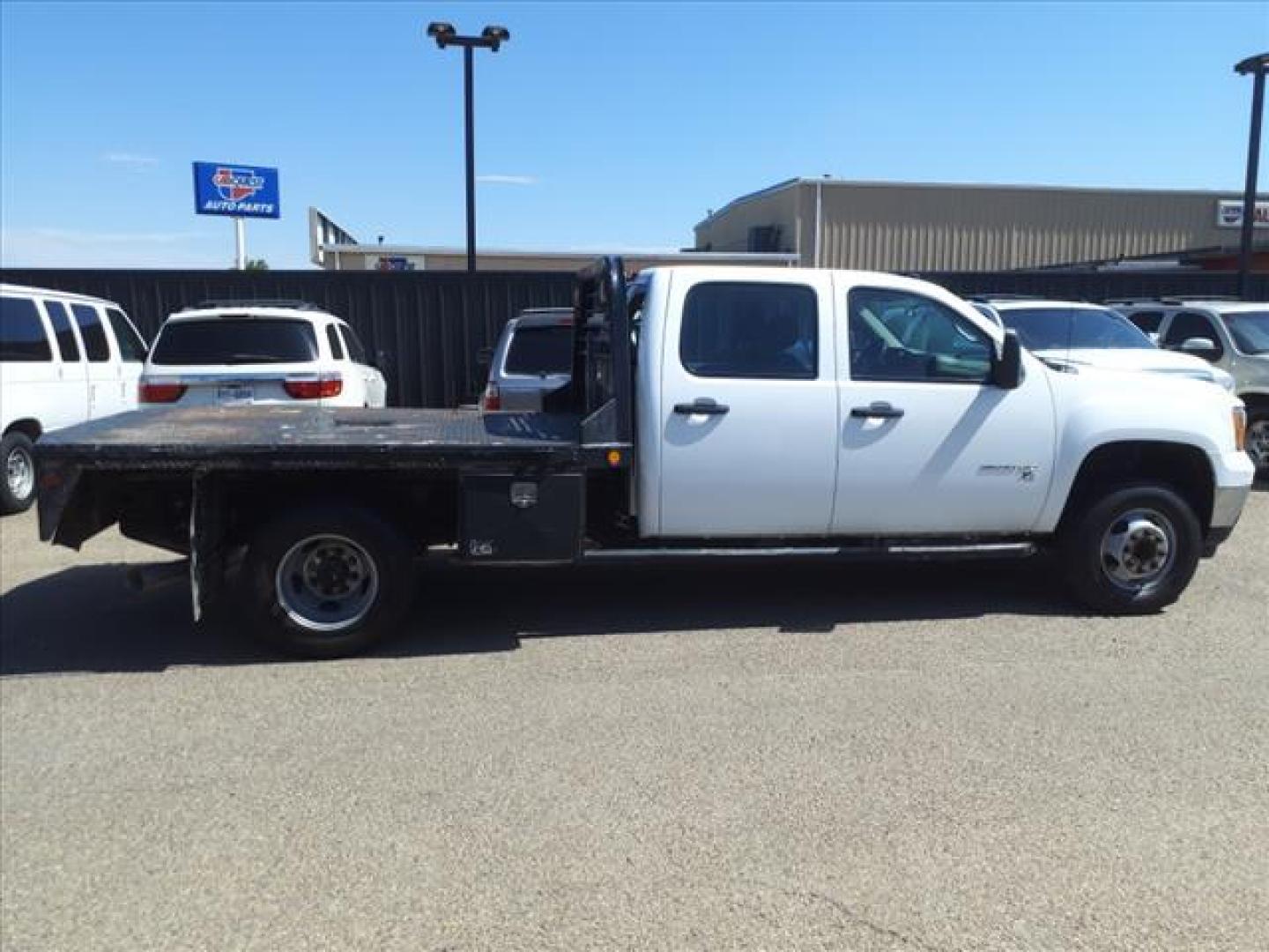 2012 Summit White GMC Sierra 3500HD CC Work Truck (1GD412CL6CF) with an 6.6L Duramax 6.6L Diesel Turbo V8 335hp 685ft. lbs. Common Rail Direct Injection engine, Allison 1000 6-Speed Shiftable Automatic transmission, located at 1401 N. Hobart, Pampa, TX, 79065, (806) 665-9872, 35.549953, -100.975098 - Photo#2