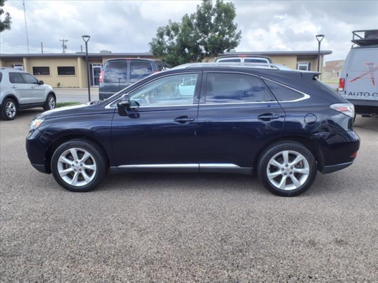 2010 Black Sapphire Pearl Lexus RX 350 Base (2T2ZK1BAXAC) with an 3.5L 3.5L V6 275hp 257ft. lbs. Sequential Multiport Fuel Injection engine, 6-Speed Shiftable Automatic transmission, located at 1401 N. Hobart, Pampa, TX, 79065, (806) 665-9872, 35.549953, -100.975098 - Photo#4