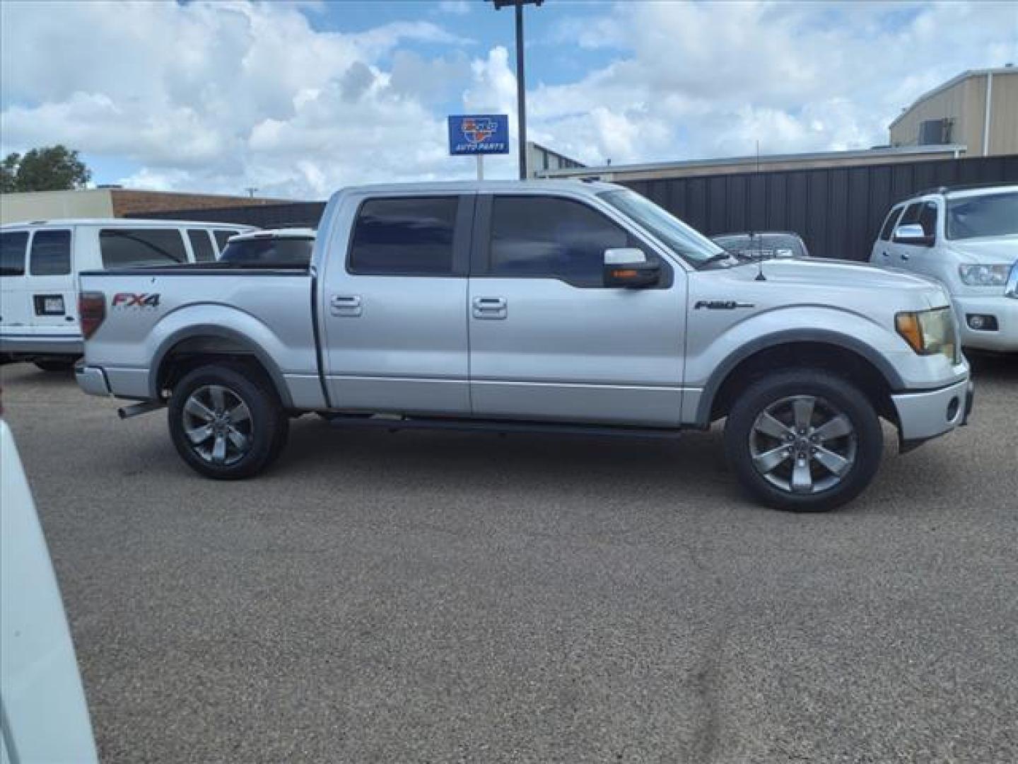 2012 Ingot Silver Metallic Ford F-150 FX4 (1FTFW1EF4CF) with an 5.0L 5.0L Flex Fuel V8 360hp 380ft. lbs. Sequential Multiport Fuel Injection engine, 6-Speed Shiftable Automatic transmission, located at 1401 N. Hobart, Pampa, TX, 79065, (806) 665-9872, 35.549953, -100.975098 - Photo#2