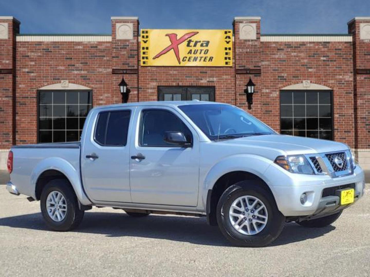 2015 Brilliant Silver Nissan Frontier SV (1N6AD0EV8FN) with an 4.0L 4.0L V6 261hp 281ft. lbs. Fuel Injected engine, 5-Speed Automatic transmission, located at 1401 N. Hobart, Pampa, TX, 79065, (806) 665-9872, 35.549953, -100.975098 - Photo#0