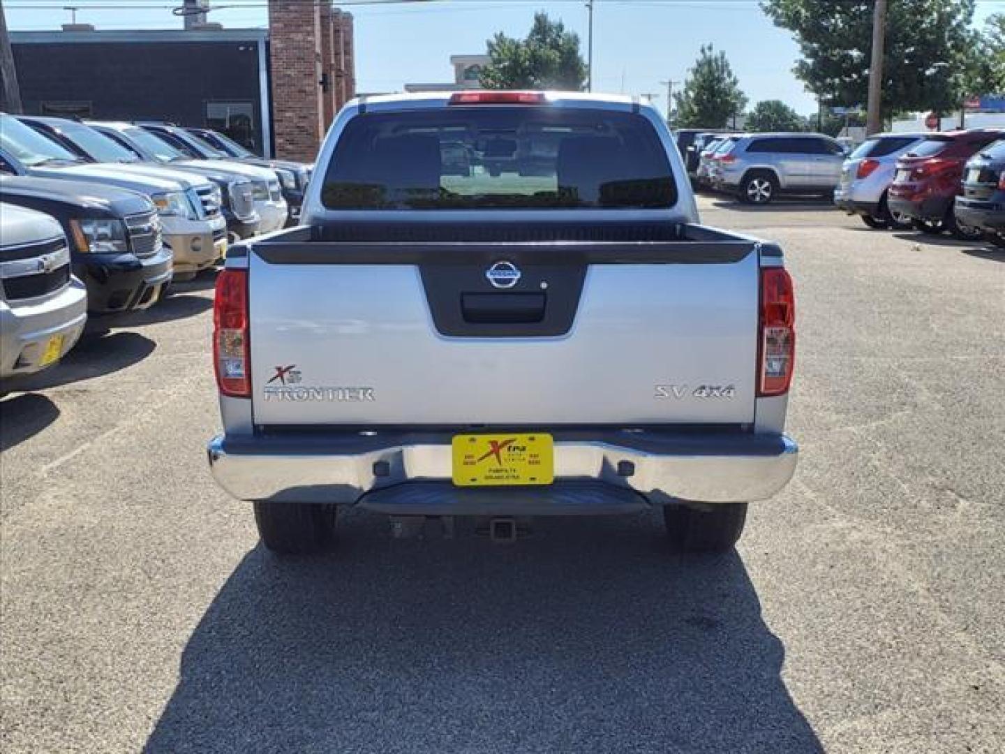 2015 Brilliant Silver Nissan Frontier SV (1N6AD0EV8FN) with an 4.0L 4.0L V6 261hp 281ft. lbs. Fuel Injected engine, 5-Speed Automatic transmission, located at 1401 N. Hobart, Pampa, TX, 79065, (806) 665-9872, 35.549953, -100.975098 - Photo#3