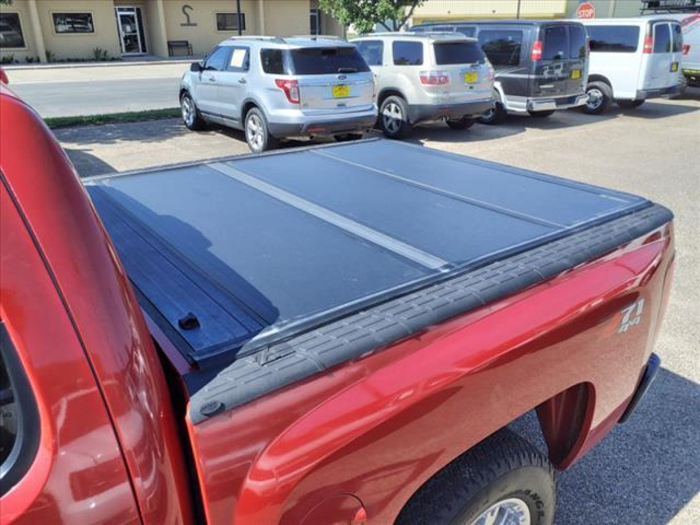 2008 Victory Red Chevrolet Silverado 1500 LTZ (2GCEK13J381) with an 5.3L Vortec Iron Block 5.3L V8 315hp 338ft. lbs. Fuel Injected engine, 4-Speed Automatic transmission, located at 1401 N. Hobart, Pampa, TX, 79065, (806) 665-9872, 35.549953, -100.975098 - Photo#5