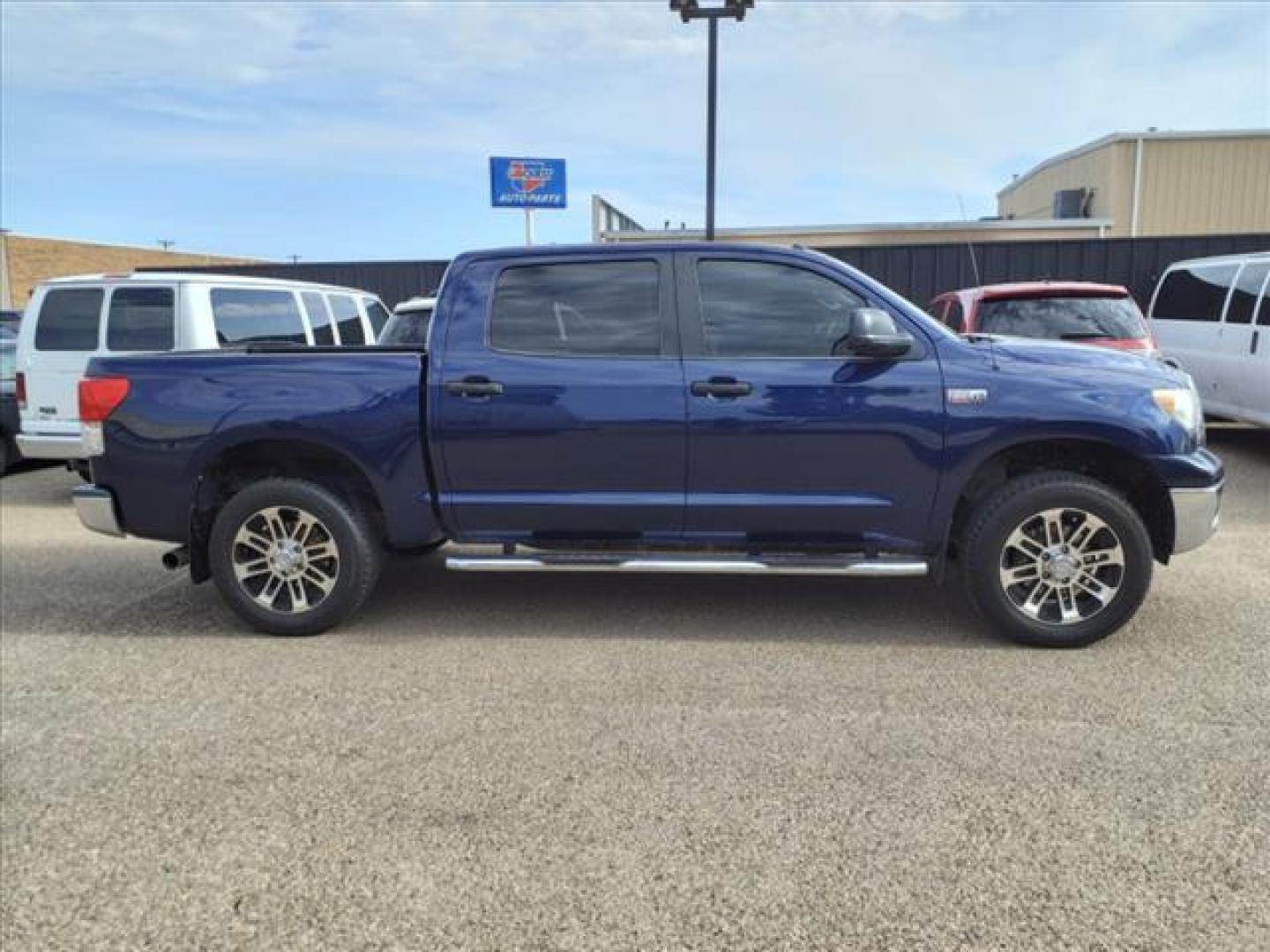 2013 Nautical Blue Metallic Toyota Tundra Grade (5TFEY5F16DX) with an 5.7L 5.7L V8 381hp 401ft. lbs. Sequential Electronic Fuel Injection engine, 6-Speed Shiftable Automatic transmission, located at 1401 N. Hobart, Pampa, TX, 79065, (806) 665-9872, 35.549953, -100.975098 - Photo#2