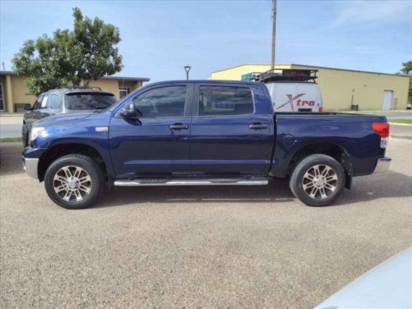 2013 Nautical Blue Metallic Toyota Tundra Grade (5TFEY5F16DX) with an 5.7L 5.7L V8 381hp 401ft. lbs. Sequential Electronic Fuel Injection engine, 6-Speed Shiftable Automatic transmission, located at 1401 N. Hobart, Pampa, TX, 79065, (806) 665-9872, 35.549953, -100.975098 - Photo#4