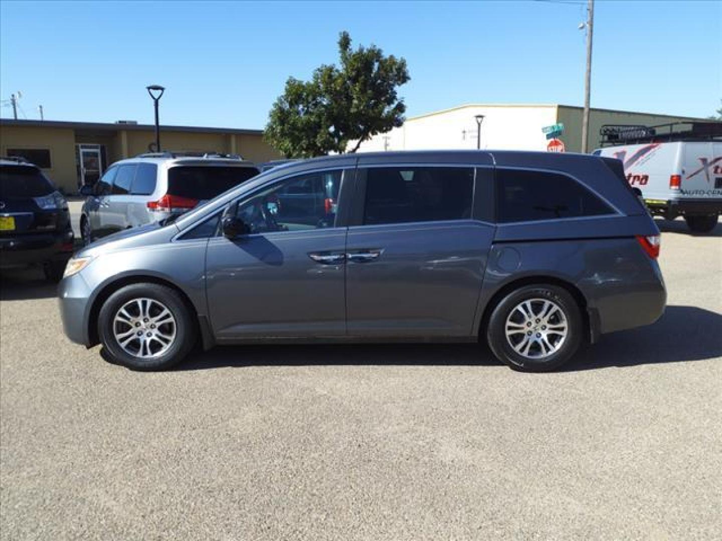 2012 Polished Metal Metallic Honda Odyssey EX (5FNRL5H40CB) with an 3.5L 3.5L V6 248hp 250ft. lbs. Sequential Multiport Fuel Injection engine, 5-Speed Automatic transmission, located at 1401 N. Hobart, Pampa, TX, 79065, (806) 665-9872, 35.549953, -100.975098 - Photo#4