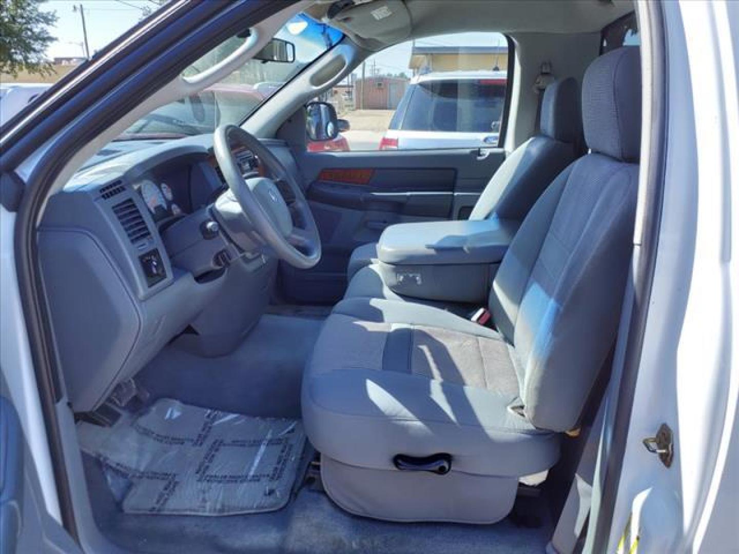 2006 Bright White Clearcoat Dodge Ram 1500 SLT (1D7HA16N26J) with an 4.7L 4.7L V8 235hp 300ft. lbs. Fuel Injected engine, 5-Speed Automatic transmission, located at 1401 N. Hobart, Pampa, TX, 79065, (806) 665-9872, 35.549953, -100.975098 - Photo#11