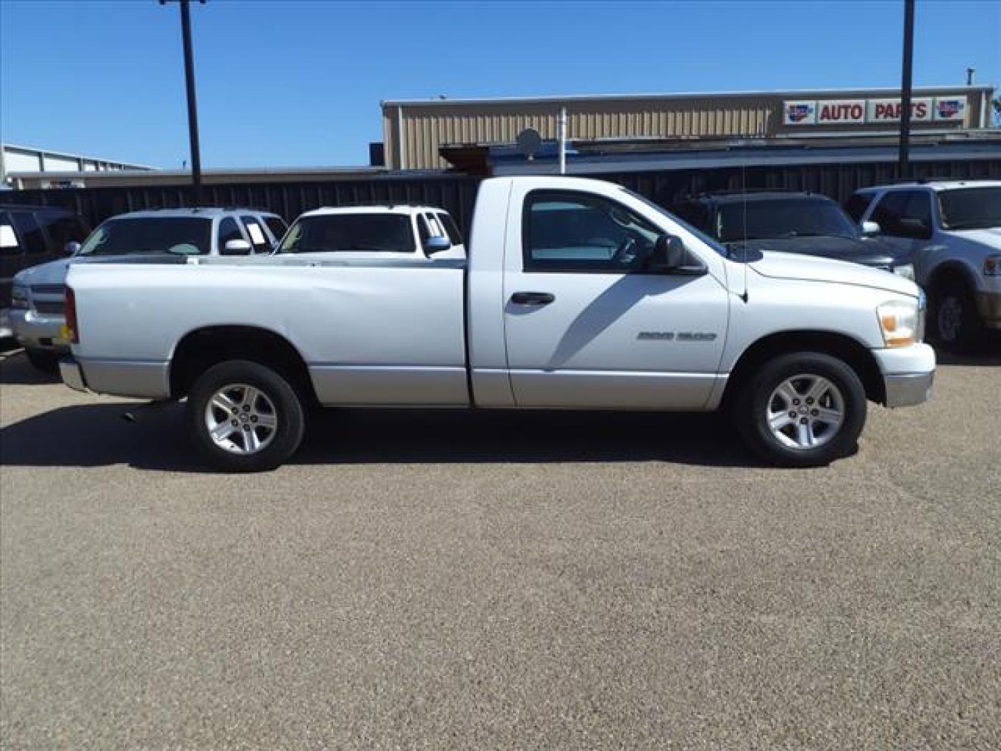 2006 Bright White Clearcoat Dodge Ram 1500 SLT (1D7HA16N26J) with an 4.7L 4.7L V8 235hp 300ft. lbs. Fuel Injected engine, 5-Speed Automatic transmission, located at 1401 N. Hobart, Pampa, TX, 79065, (806) 665-9872, 35.549953, -100.975098 - Photo#2