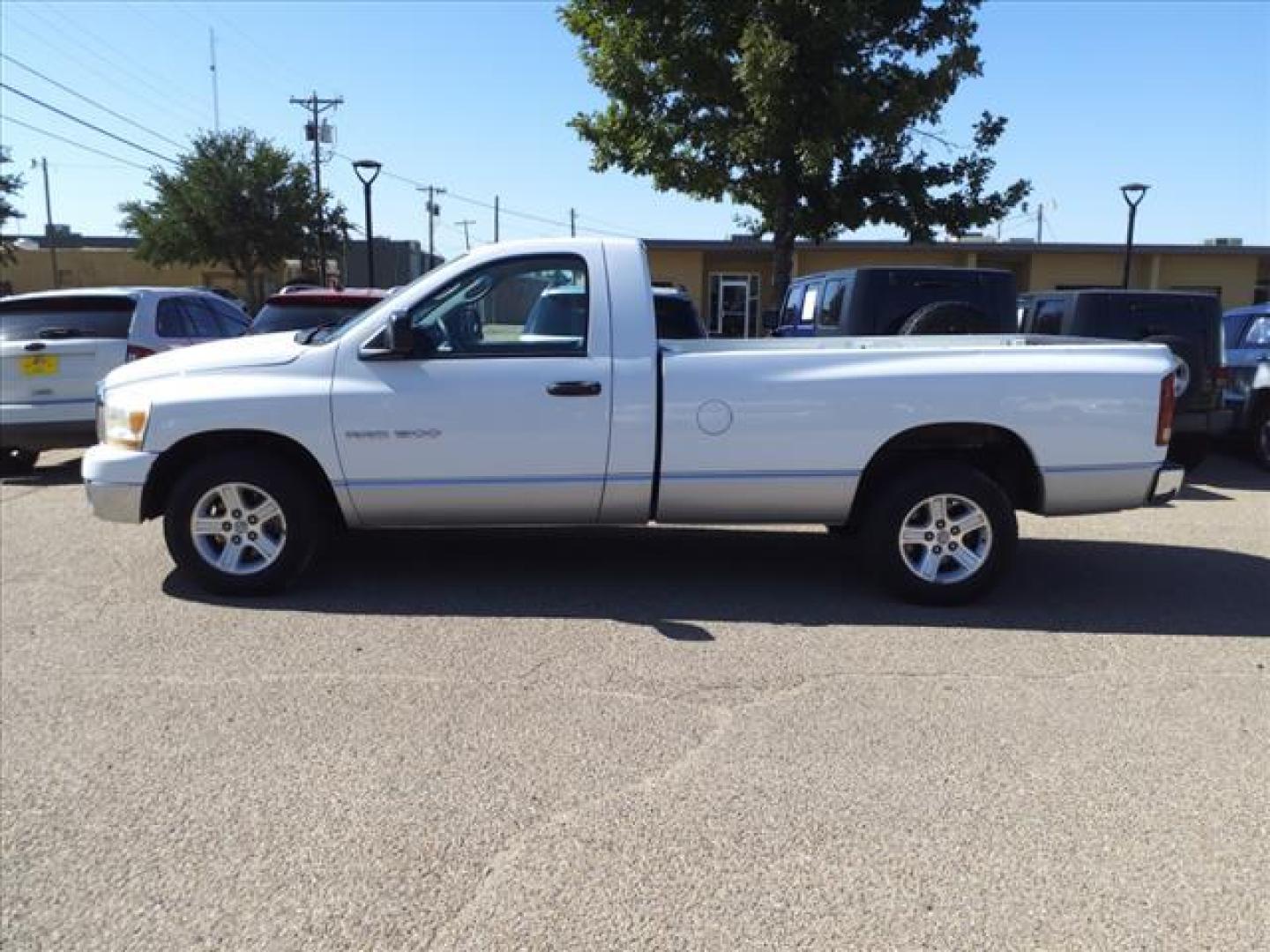 2006 Bright White Clearcoat Dodge Ram 1500 SLT (1D7HA16N26J) with an 4.7L 4.7L V8 235hp 300ft. lbs. Fuel Injected engine, 5-Speed Automatic transmission, located at 1401 N. Hobart, Pampa, TX, 79065, (806) 665-9872, 35.549953, -100.975098 - Photo#4