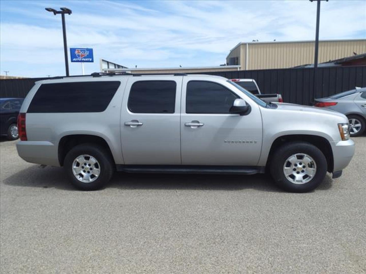 2009 Doeskin Tan Chevrolet Suburban LT (1GNFC26J49J) with an 5.3L Vortec Iron Block 5.3L V8 310hp 335ft. lbs. Sequential-Port F.I. engine, 6-Speed Shiftable Automatic transmission, located at 1401 N. Hobart, Pampa, TX, 79065, (806) 665-9872, 35.549953, -100.975098 - Photo#2