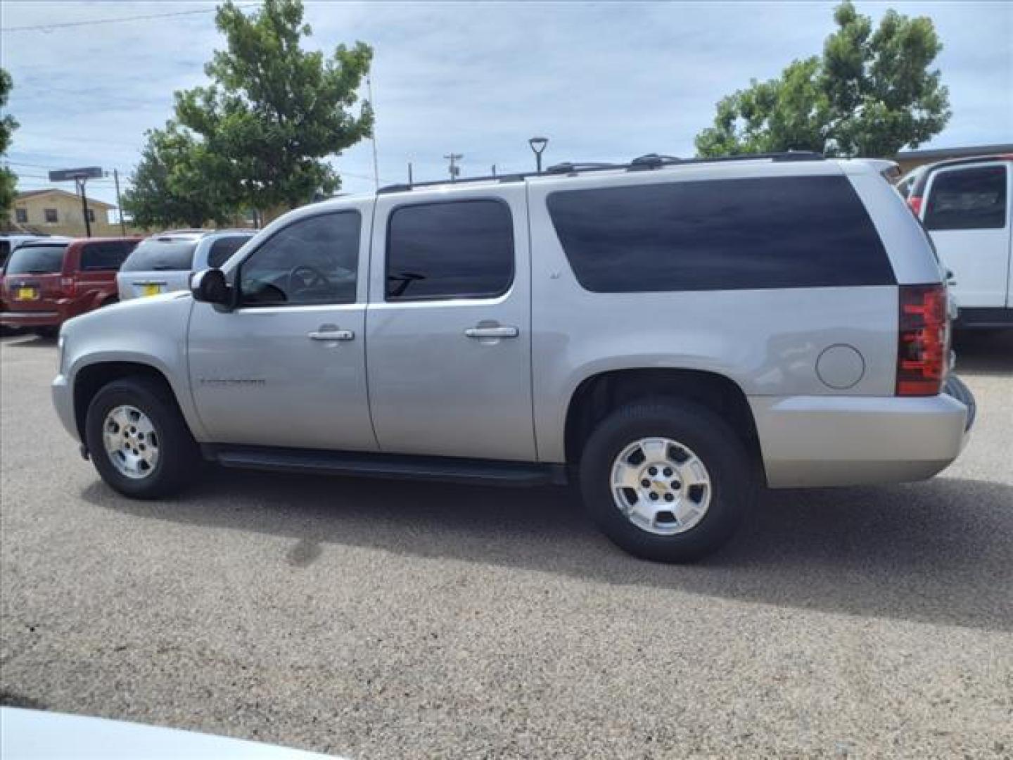 2009 Doeskin Tan Chevrolet Suburban LT (1GNFC26J49J) with an 5.3L Vortec Iron Block 5.3L V8 310hp 335ft. lbs. Sequential-Port F.I. engine, 6-Speed Shiftable Automatic transmission, located at 1401 N. Hobart, Pampa, TX, 79065, (806) 665-9872, 35.549953, -100.975098 - Photo#4