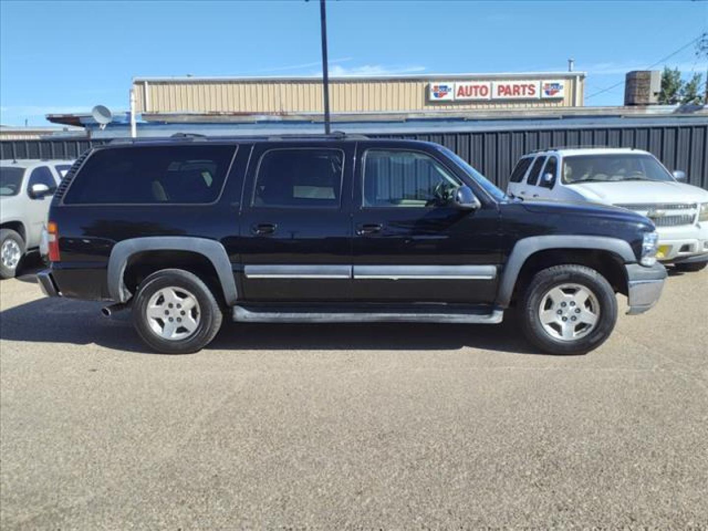 2002 Onyx Black Chevrolet Suburban 1500 LT (3GNEC16Z12G) with an 5.3L 5.3L Flex Fuel V8 285hp 325ft. lbs. Fuel Injected engine, 4-Speed Automatic transmission, located at 1401 N. Hobart, Pampa, TX, 79065, (806) 665-9872, 35.549953, -100.975098 - Photo#2