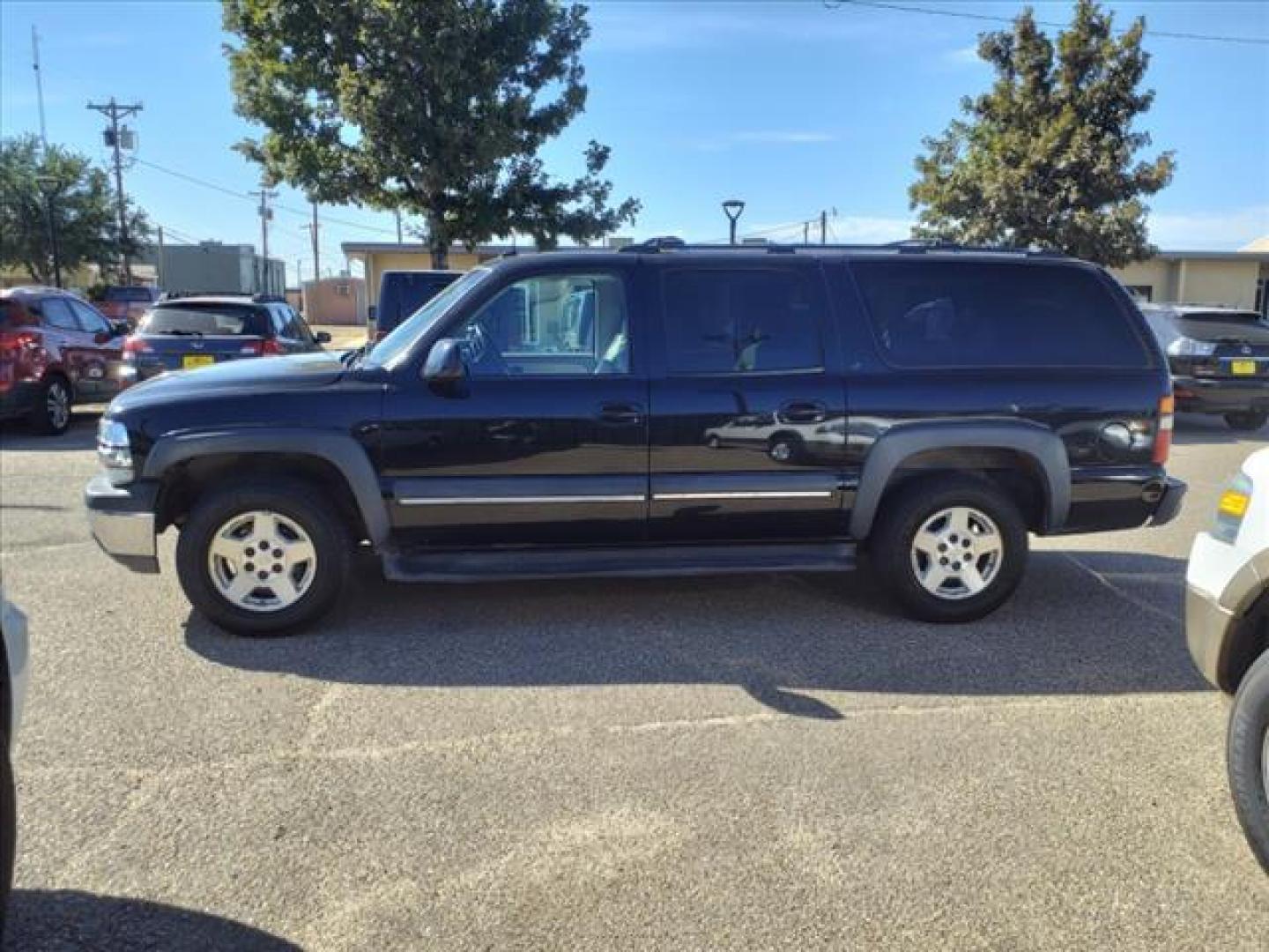 2002 Onyx Black Chevrolet Suburban 1500 LT (3GNEC16Z12G) with an 5.3L 5.3L Flex Fuel V8 285hp 325ft. lbs. Fuel Injected engine, 4-Speed Automatic transmission, located at 1401 N. Hobart, Pampa, TX, 79065, (806) 665-9872, 35.549953, -100.975098 - Photo#4