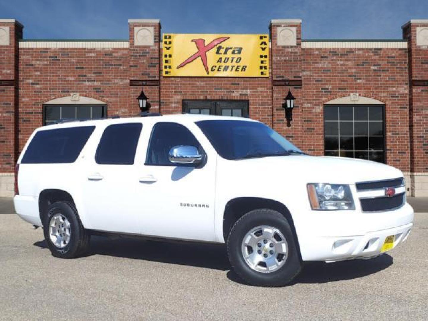 2013 Summit White Chevrolet Suburban LT (1GNSCJE07DR) with an 5.3L Vortec Iron Block 5.3L Flex Fuel V8 320hp 335ft. lbs. Sequential-Port F.I. engine, 6-Speed Shiftable Automatic transmission, located at 1401 N. Hobart, Pampa, TX, 79065, (806) 665-9872, 35.549953, -100.975098 - Photo#0