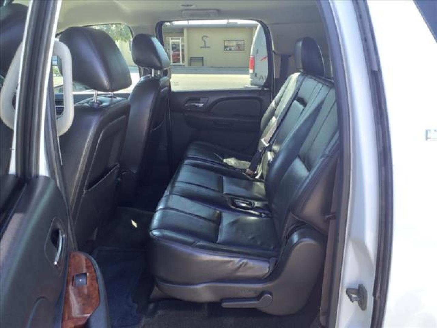 2013 Summit White Chevrolet Suburban LT (1GNSCJE07DR) with an 5.3L Vortec Iron Block 5.3L Flex Fuel V8 320hp 335ft. lbs. Sequential-Port F.I. engine, 6-Speed Shiftable Automatic transmission, located at 1401 N. Hobart, Pampa, TX, 79065, (806) 665-9872, 35.549953, -100.975098 - Photo#12