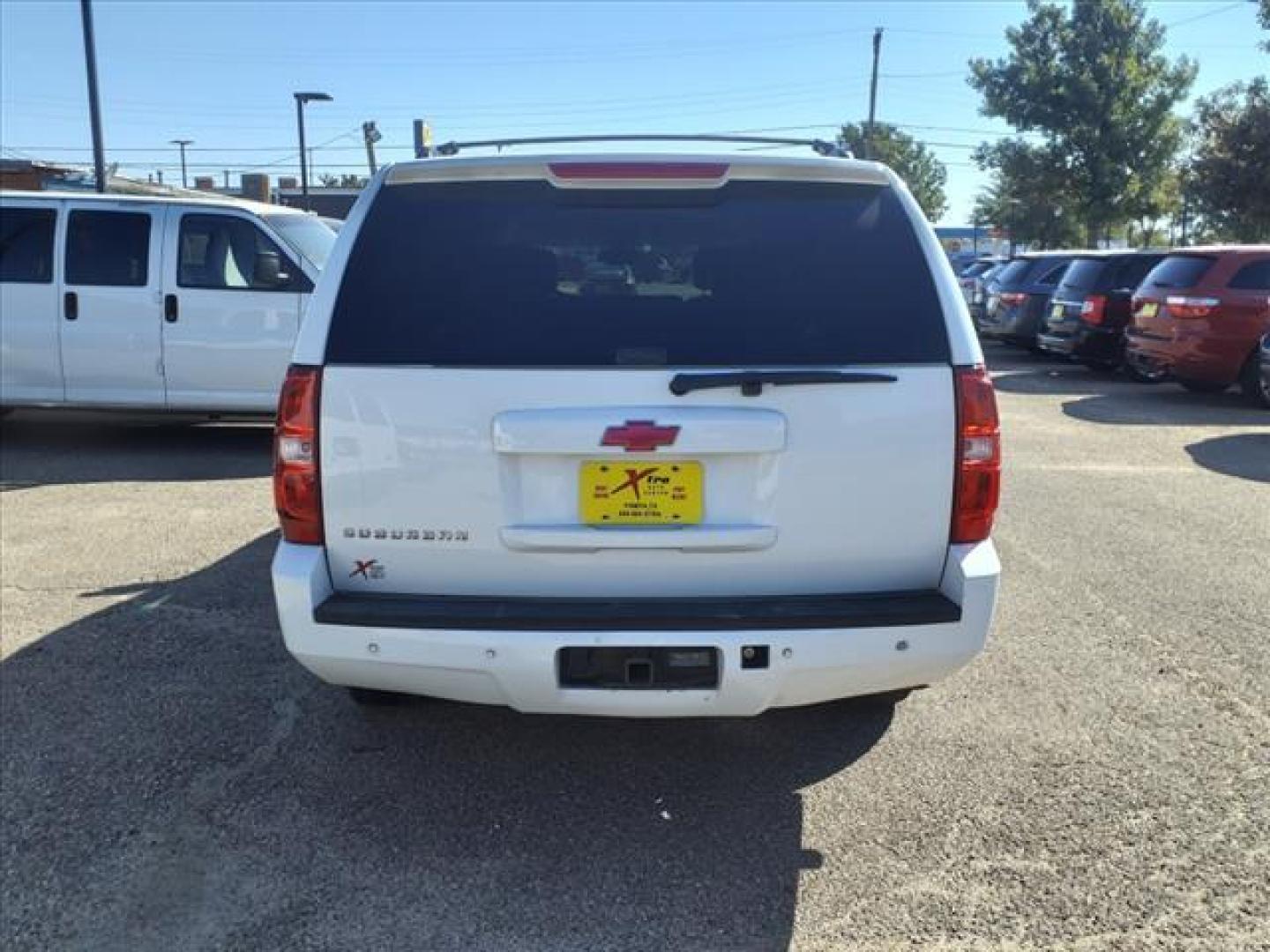 2013 Summit White Chevrolet Suburban LT (1GNSCJE07DR) with an 5.3L Vortec Iron Block 5.3L Flex Fuel V8 320hp 335ft. lbs. Sequential-Port F.I. engine, 6-Speed Shiftable Automatic transmission, located at 1401 N. Hobart, Pampa, TX, 79065, (806) 665-9872, 35.549953, -100.975098 - Photo#3