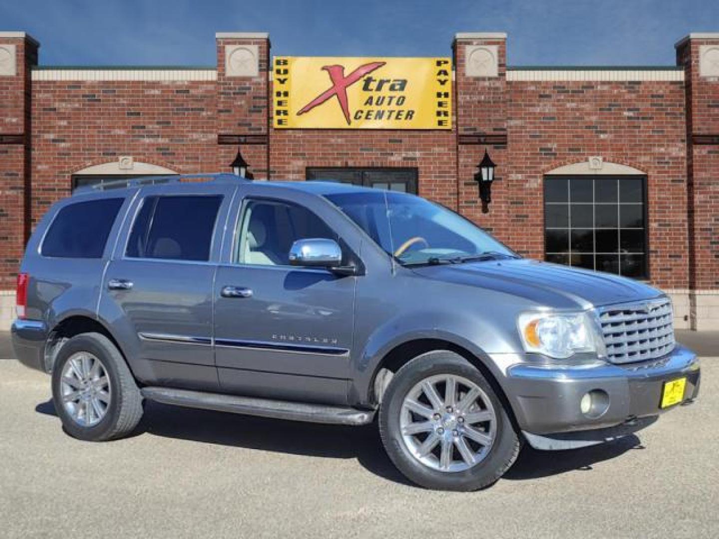 2008 Mineral Gray Metallic Clearcoat Chrysler Aspen Limited (1A8HW58278F) with an 5.7L 5.7L V8 335hp 370ft. lbs. Sequential Multiport Fuel Injection engine, 5-Speed Automatic transmission, located at 1401 N. Hobart, Pampa, TX, 79065, (806) 665-9872, 35.549953, -100.975098 - Photo#0