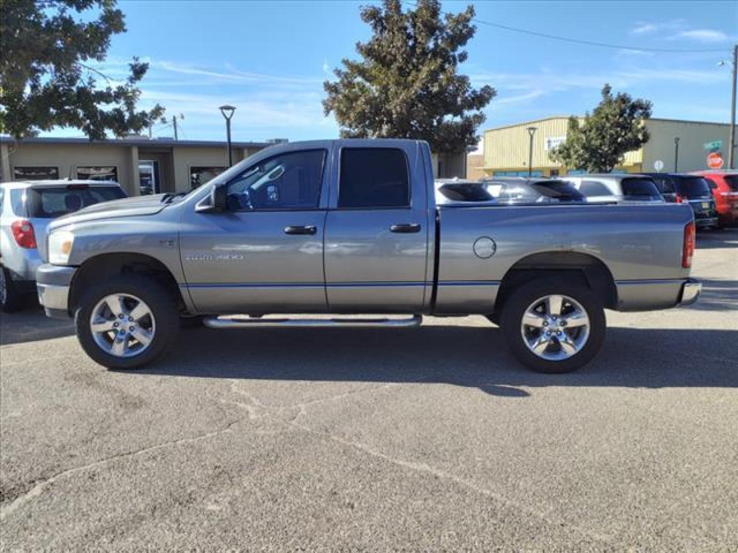 2007 Mineral Gray Metallic Clearcoat Dodge Ram 1500 ST (1D7HU18217J) with an 5.7L HEMI 5.7L V8 345hp 375ft. lbs. Sequential Multiport Fuel Injection engine, 5-Speed Automatic transmission, located at 1401 N. Hobart, Pampa, TX, 79065, (806) 665-9872, 35.549953, -100.975098 - Photo#4