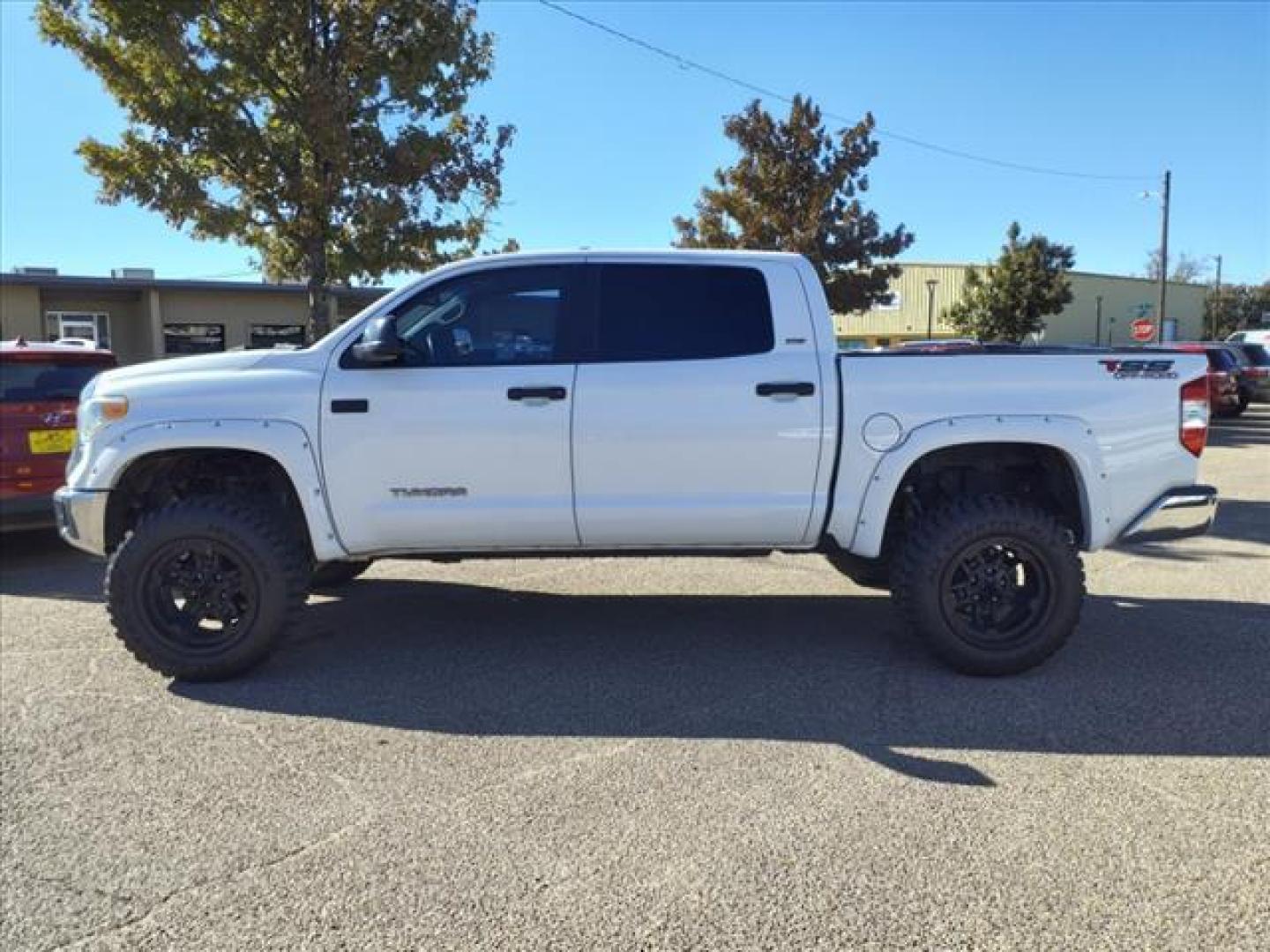 2014 Super White 040 Toyota Tundra SR5 (5TFDW5F15EX) with an 5.7L 5.7L Flex Fuel V8 381hp 401ft. lbs. Sequential Multiport Fuel Injection engine, 6-Speed Shiftable Automatic transmission, located at 1401 N. Hobart, Pampa, TX, 79065, (806) 665-9872, 35.549953, -100.975098 - Photo#4