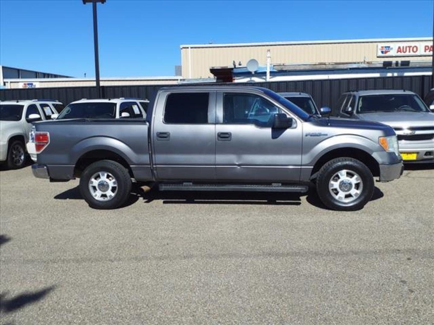 2009 Sterling Grey Clearcoat Metallic Uj Ford F-150 XLT (1FTRW12809F) with an 4.6L 4.6L 3V V8 292hp 320ft. lbs. Sequential Multiport Fuel Injection engine, 6-Speed Automatic transmission, located at 1401 N. Hobart, Pampa, TX, 79065, (806) 665-9872, 35.549953, -100.975098 - Photo#2