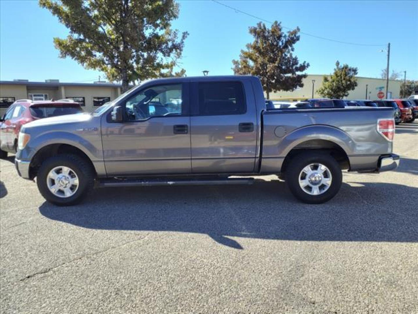 2009 Sterling Grey Clearcoat Metallic Uj Ford F-150 XLT (1FTRW12809F) with an 4.6L 4.6L 3V V8 292hp 320ft. lbs. Sequential Multiport Fuel Injection engine, 6-Speed Automatic transmission, located at 1401 N. Hobart, Pampa, TX, 79065, (806) 665-9872, 35.549953, -100.975098 - Photo#4