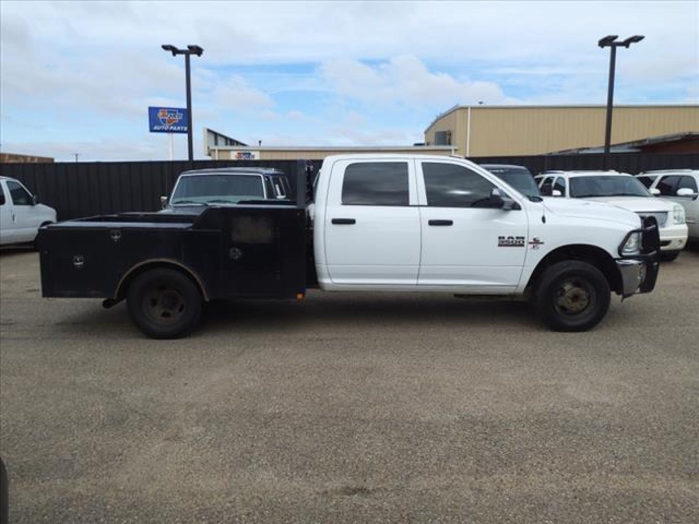 2018 White RAM 3500 Tradesman (3C7WRTCLXJG) with an 6.7L Cummins 6.7L Diesel Turbo I6 320hp 650ft. lbs. Common Rail Direct Injection engine, Automatic transmission, located at 1401 N. Hobart, Pampa, TX, 79065, (806) 665-9872, 35.549953, -100.975098 - Photo#2