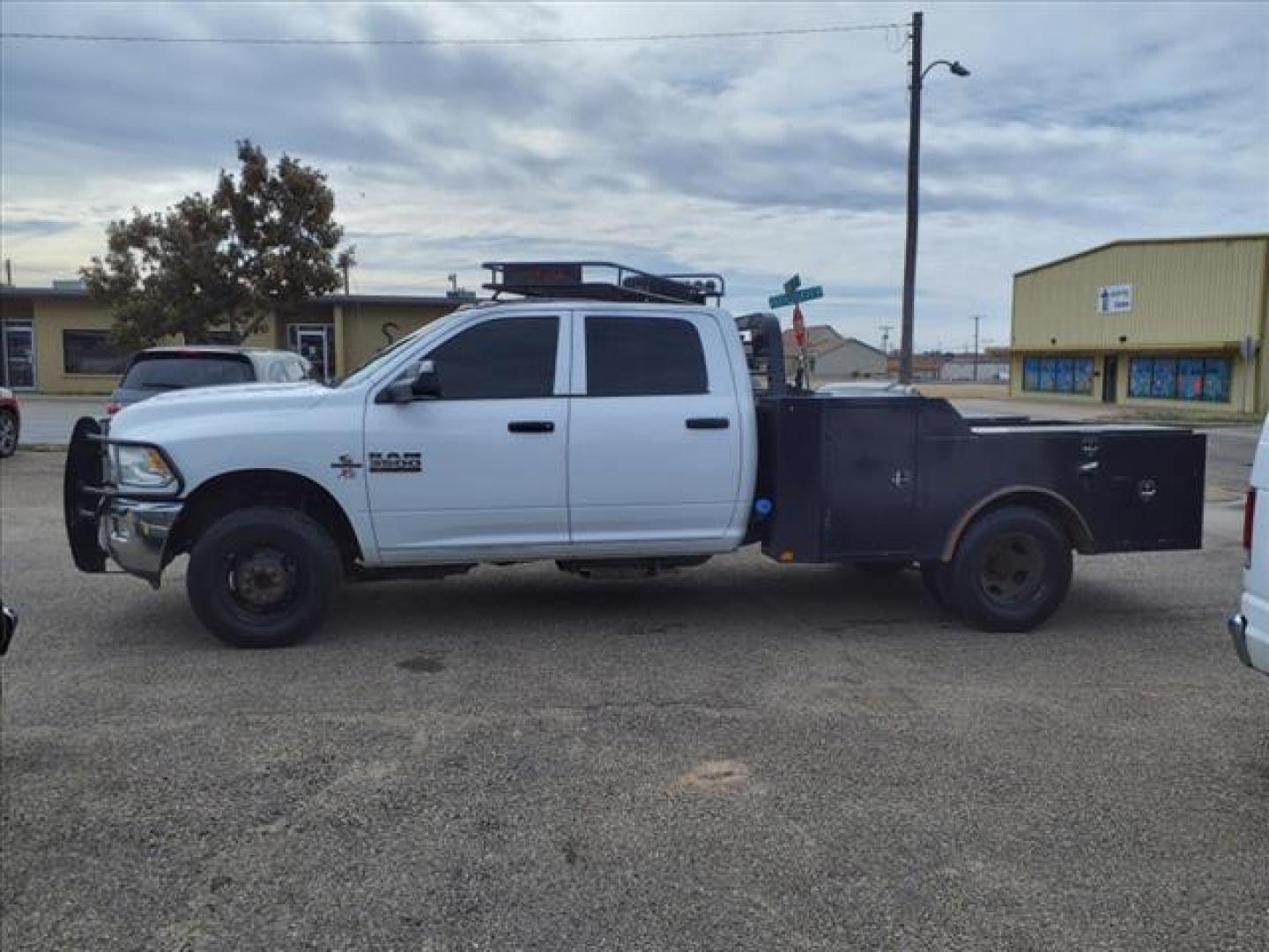 2018 White RAM 3500 Tradesman (3C7WRTCLXJG) with an 6.7L Cummins 6.7L Diesel Turbo I6 320hp 650ft. lbs. Common Rail Direct Injection engine, Automatic transmission, located at 1401 N. Hobart, Pampa, TX, 79065, (806) 665-9872, 35.549953, -100.975098 - Photo#4