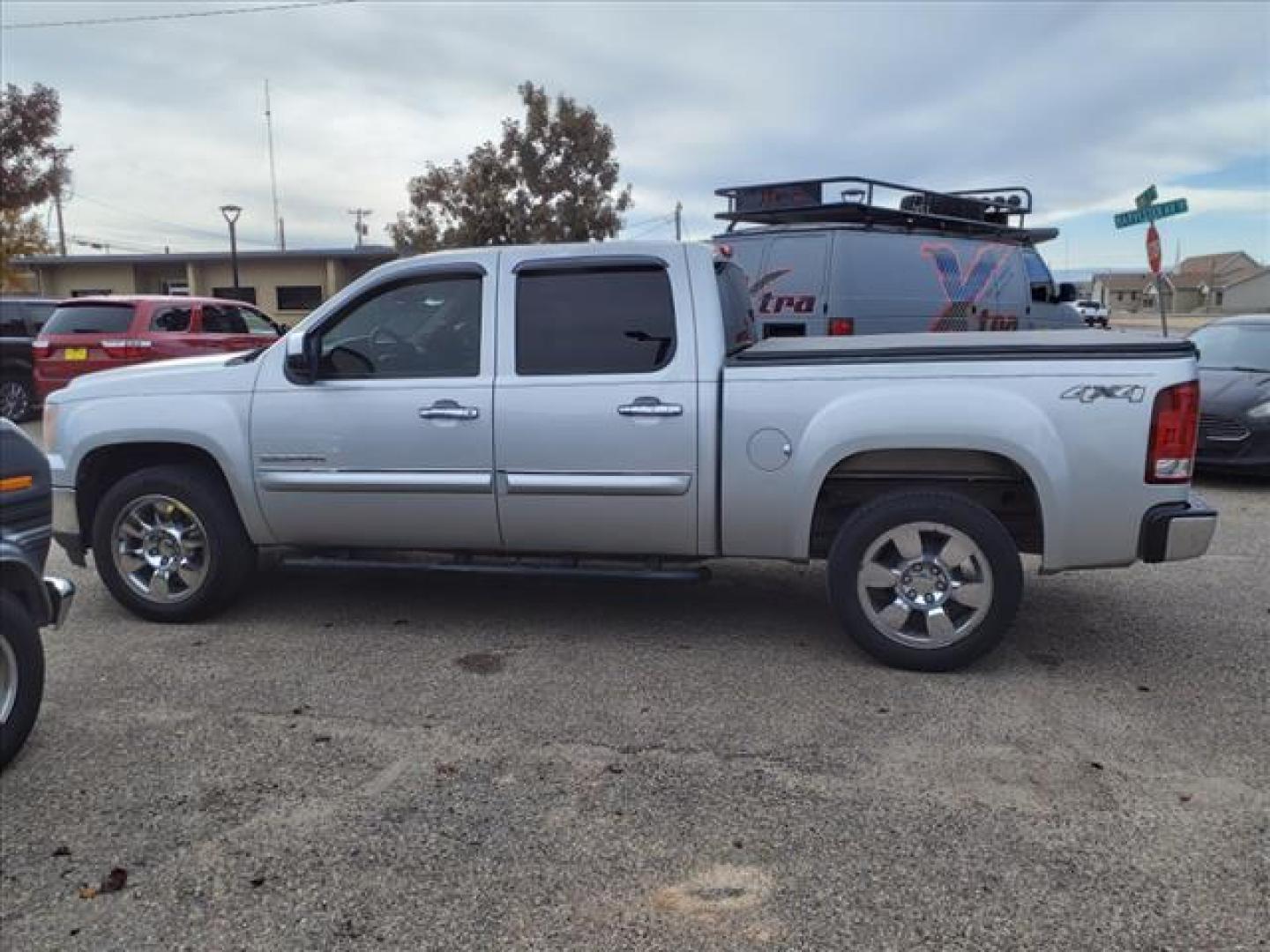 2011 Pure Silver Metallic Ggz GMC Sierra 1500 SLE (3GTP2VE35BG) with an 5.3L Vortec 5.3L Flex Fuel V8 315hp 335ft. lbs. Sequential-Port F.I. engine, 6-Speed Shiftable Automatic transmission, located at 1401 N. Hobart, Pampa, TX, 79065, (806) 665-9872, 35.549953, -100.975098 - Photo#4