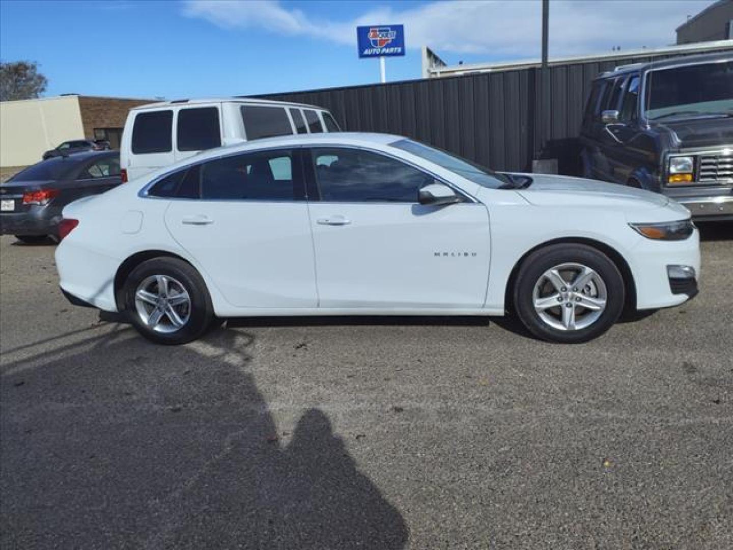 2024 Summit White Gaz Chevrolet Malibu LT (1G1ZD5ST0RF) with an 1.5L 1.5L Turbo I4 163hp 184ft. lbs. Direct Injection engine, CVT transmission, located at 1401 N. Hobart, Pampa, TX, 79065, (806) 665-9872, 35.549953, -100.975098 - Photo#2