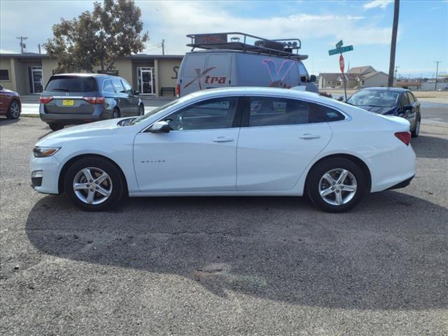 2024 Summit White Gaz Chevrolet Malibu LT (1G1ZD5ST0RF) with an 1.5L 1.5L Turbo I4 163hp 184ft. lbs. Direct Injection engine, CVT transmission, located at 1401 N. Hobart, Pampa, TX, 79065, (806) 665-9872, 35.549953, -100.975098 - Photo#4