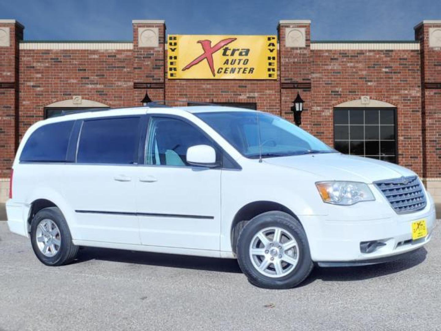 2010 Stone White Clear Coat Pw1 Chrysler Town and Country Touring (2A4RR5D1XAR) with an 3.8L 3.8L V6 197hp 230ft. lbs. Sequential Multiport Fuel Injection engine, 6-Speed Shiftable Automatic transmission, located at 1401 N. Hobart, Pampa, TX, 79065, (806) 665-9872, 35.549953, -100.975098 - Photo#0