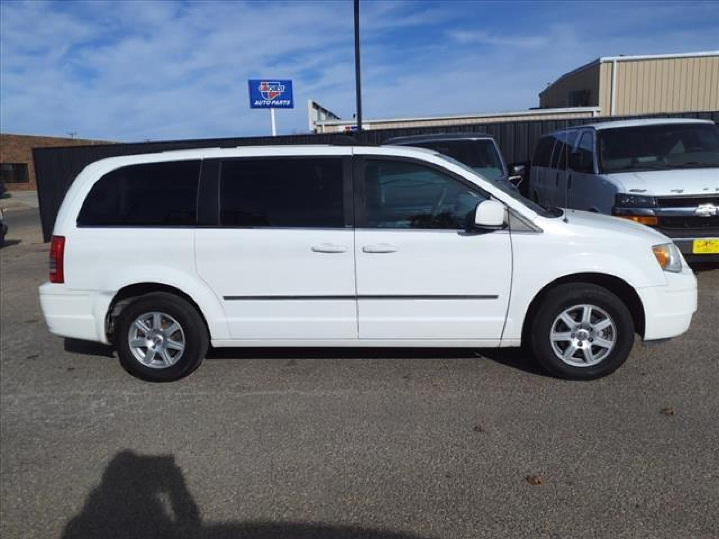 2010 Stone White Clear Coat Pw1 Chrysler Town and Country Touring (2A4RR5D1XAR) with an 3.8L 3.8L V6 197hp 230ft. lbs. Sequential Multiport Fuel Injection engine, 6-Speed Shiftable Automatic transmission, located at 1401 N. Hobart, Pampa, TX, 79065, (806) 665-9872, 35.549953, -100.975098 - Photo#2