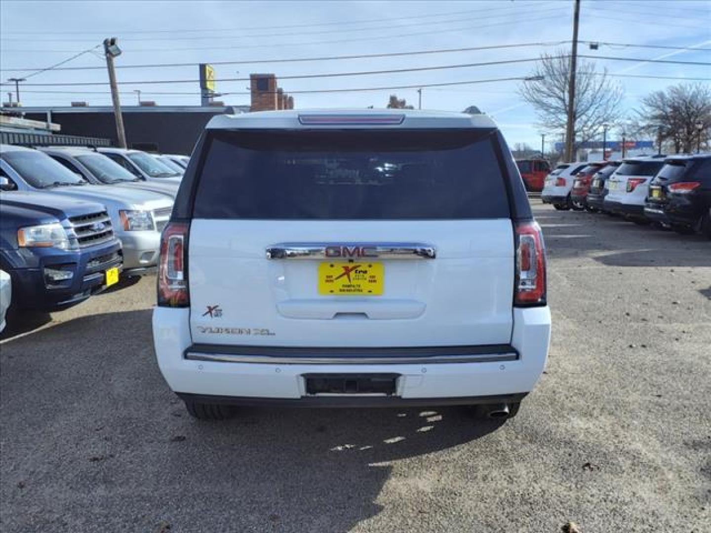 2018 Summit White Gaz GMC Yukon XL Denali (1GKS2HKJ3JR) with an 6.2L EcoTec3 6.2L V8 420hp 460ft. lbs. Direct Injection engine, 10-Speed Shiftable Automatic transmission, located at 1401 N. Hobart, Pampa, TX, 79065, (806) 665-9872, 35.549953, -100.975098 - Photo#3